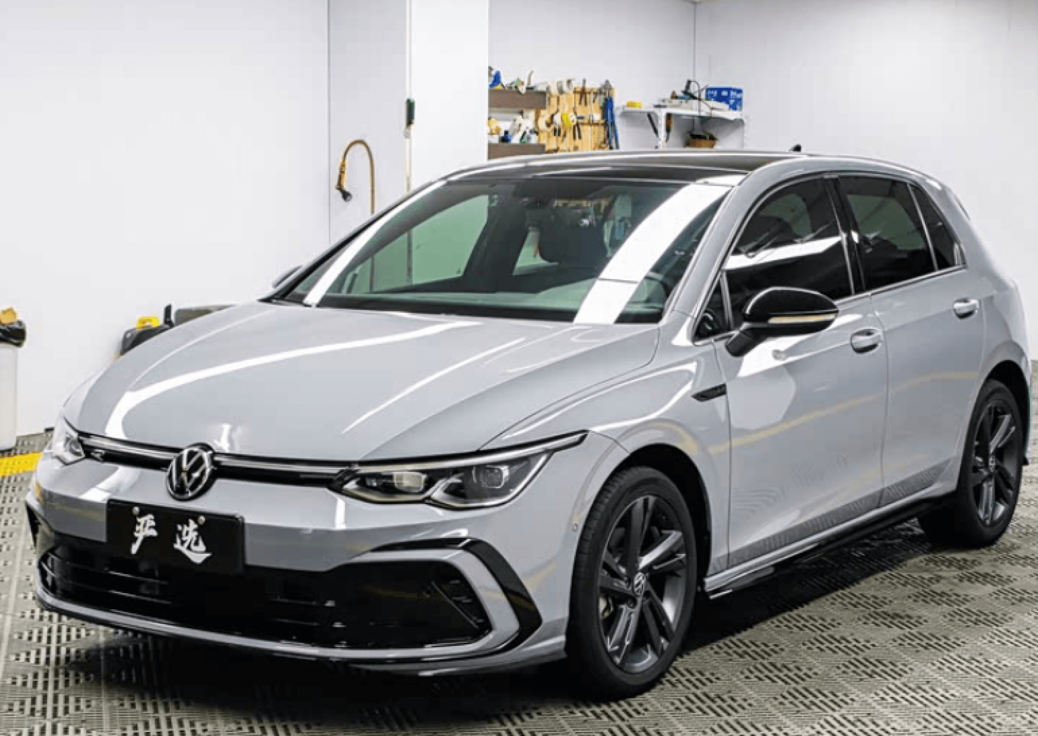 Volkswagen Golf (Grey) - 1