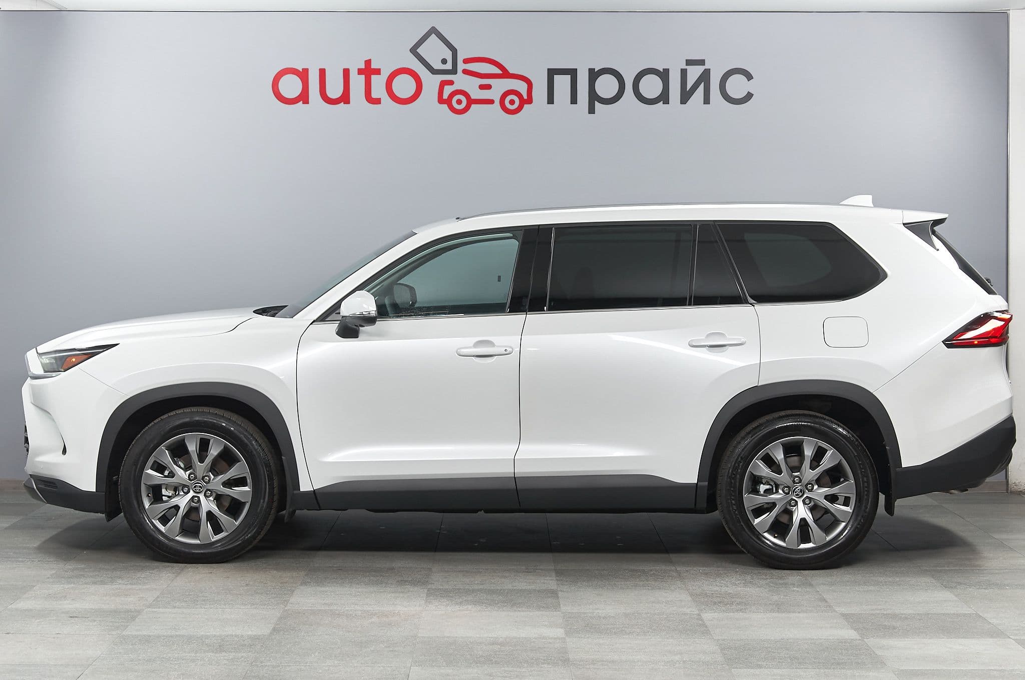 Toyota Grand Highlander - 5