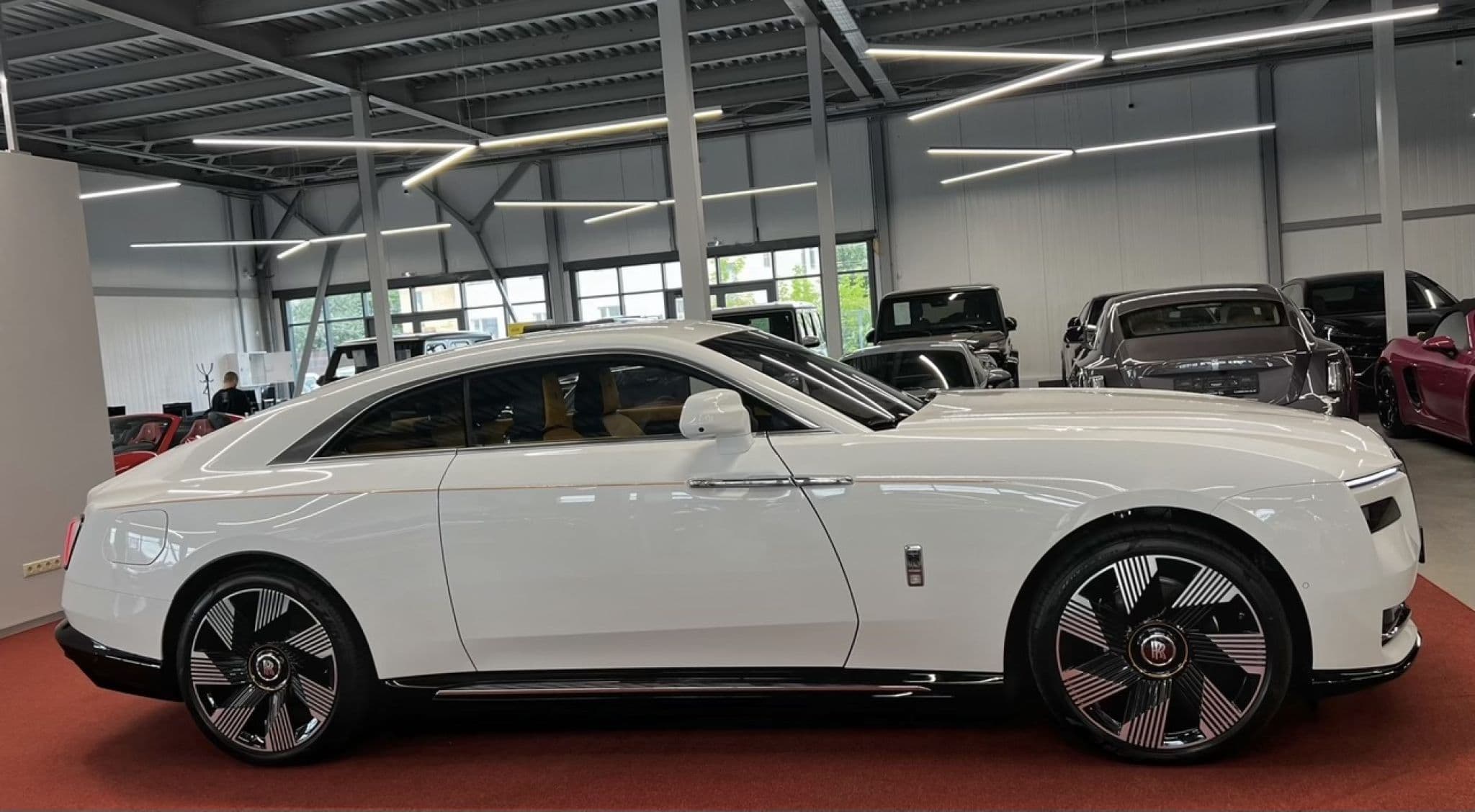Rolls-Royce Spectre - 5