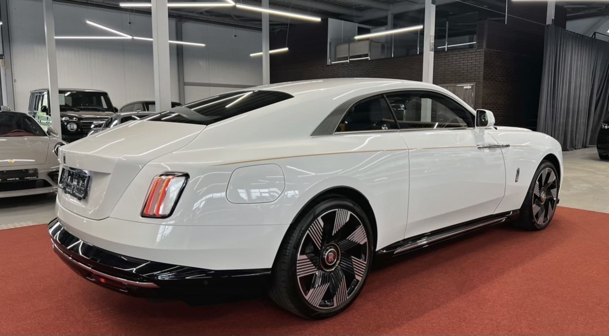 Rolls-Royce Spectre - 3