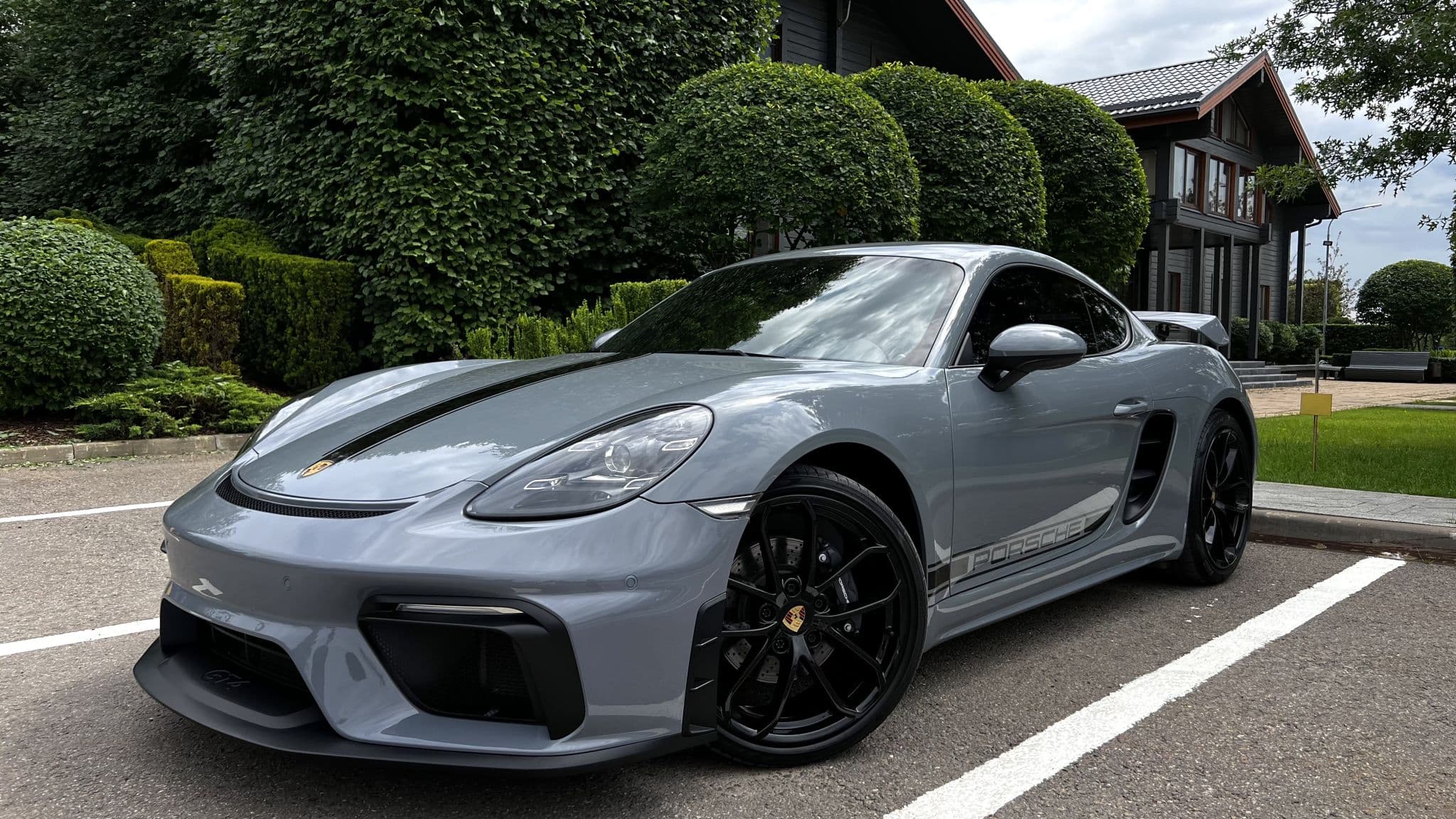 Porsche Cayman - 1