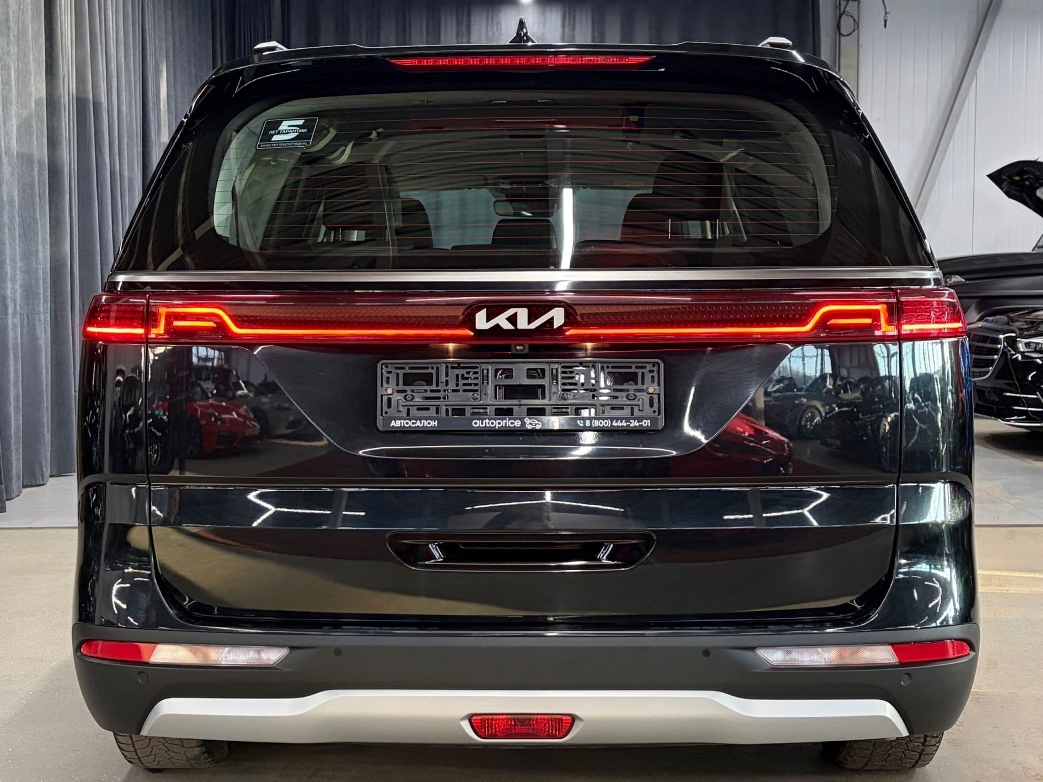 Kia Carnival - 5