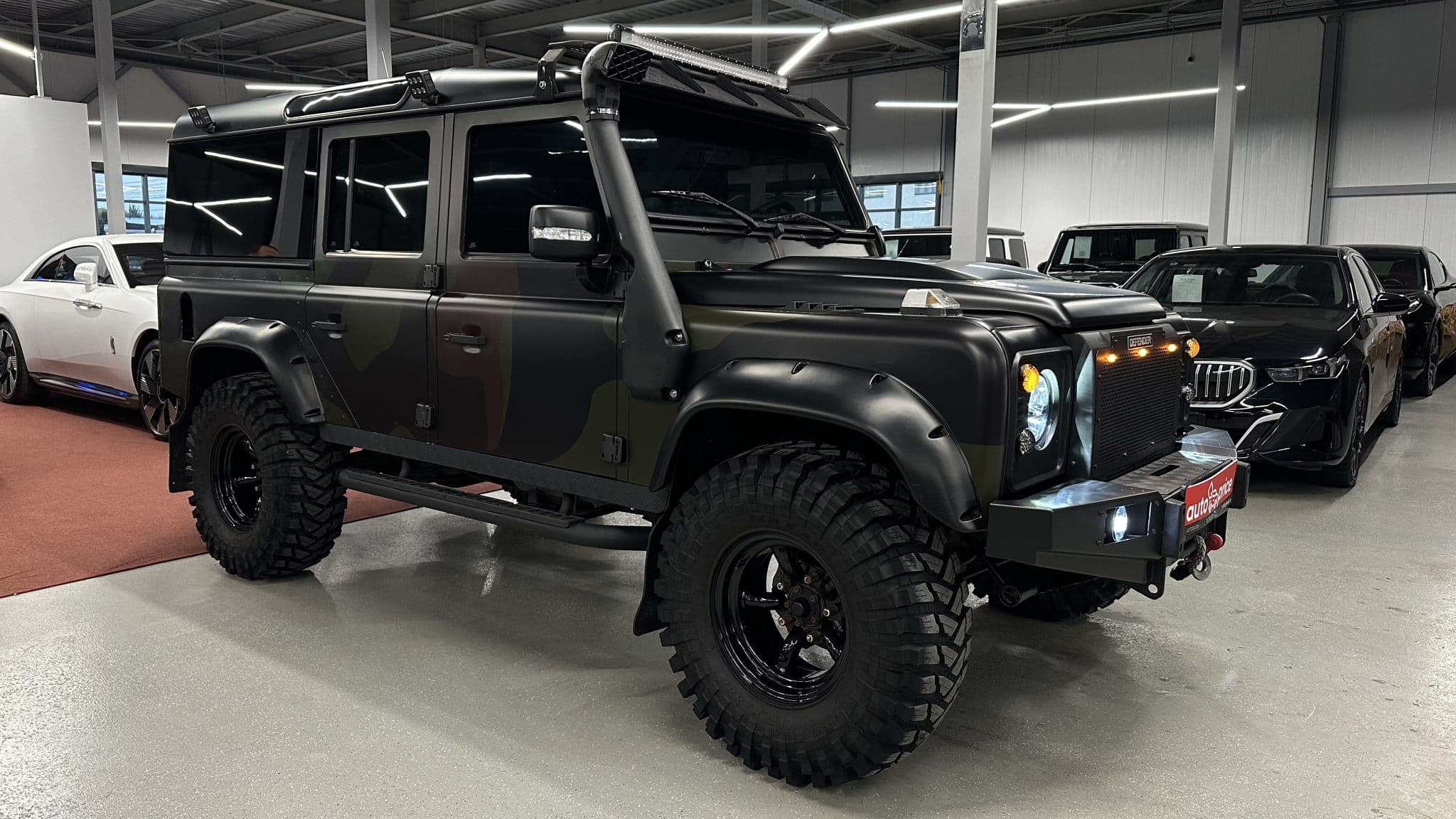 Land Rover Defender - 1