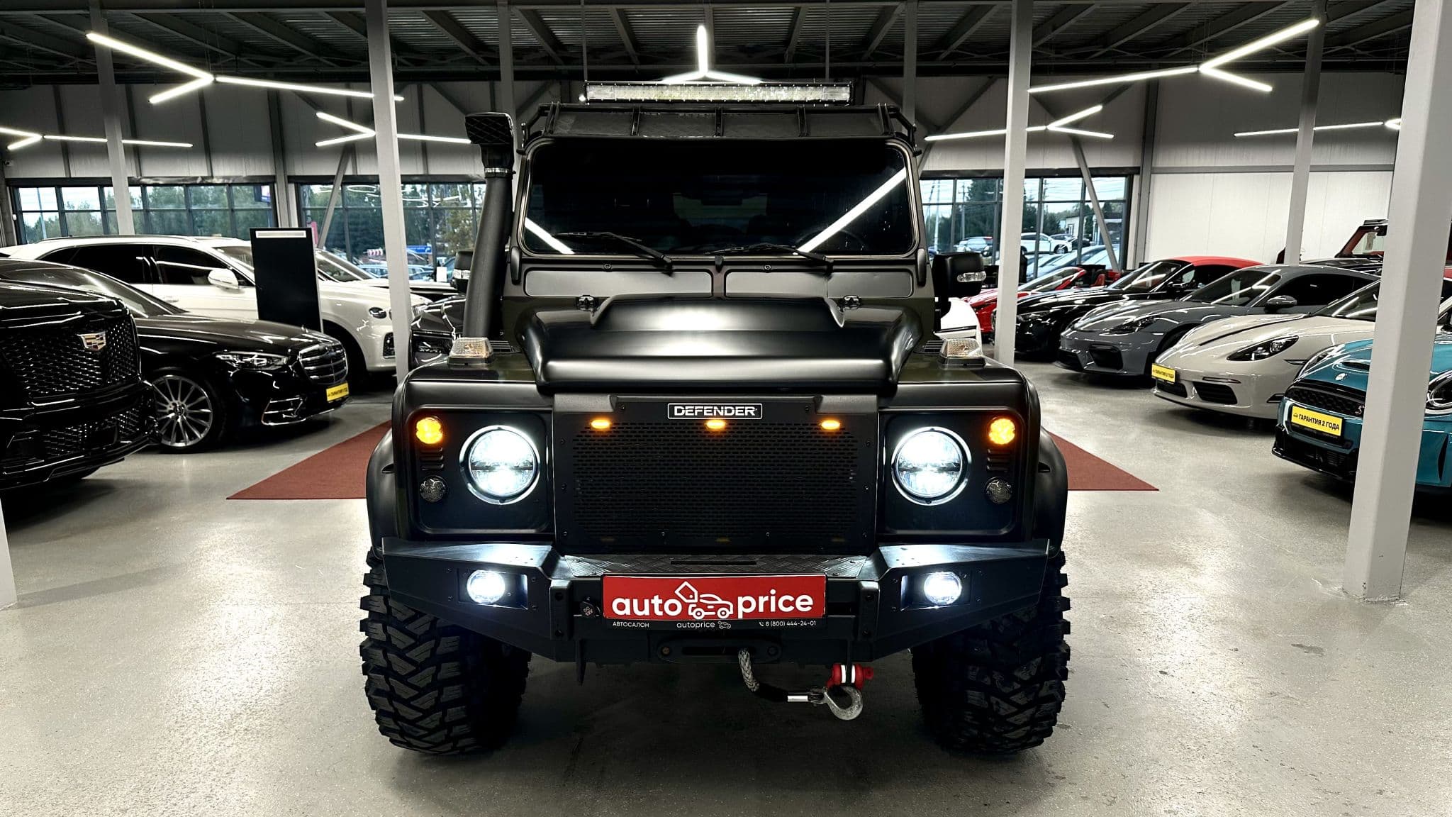 Land Rover Defender - 2