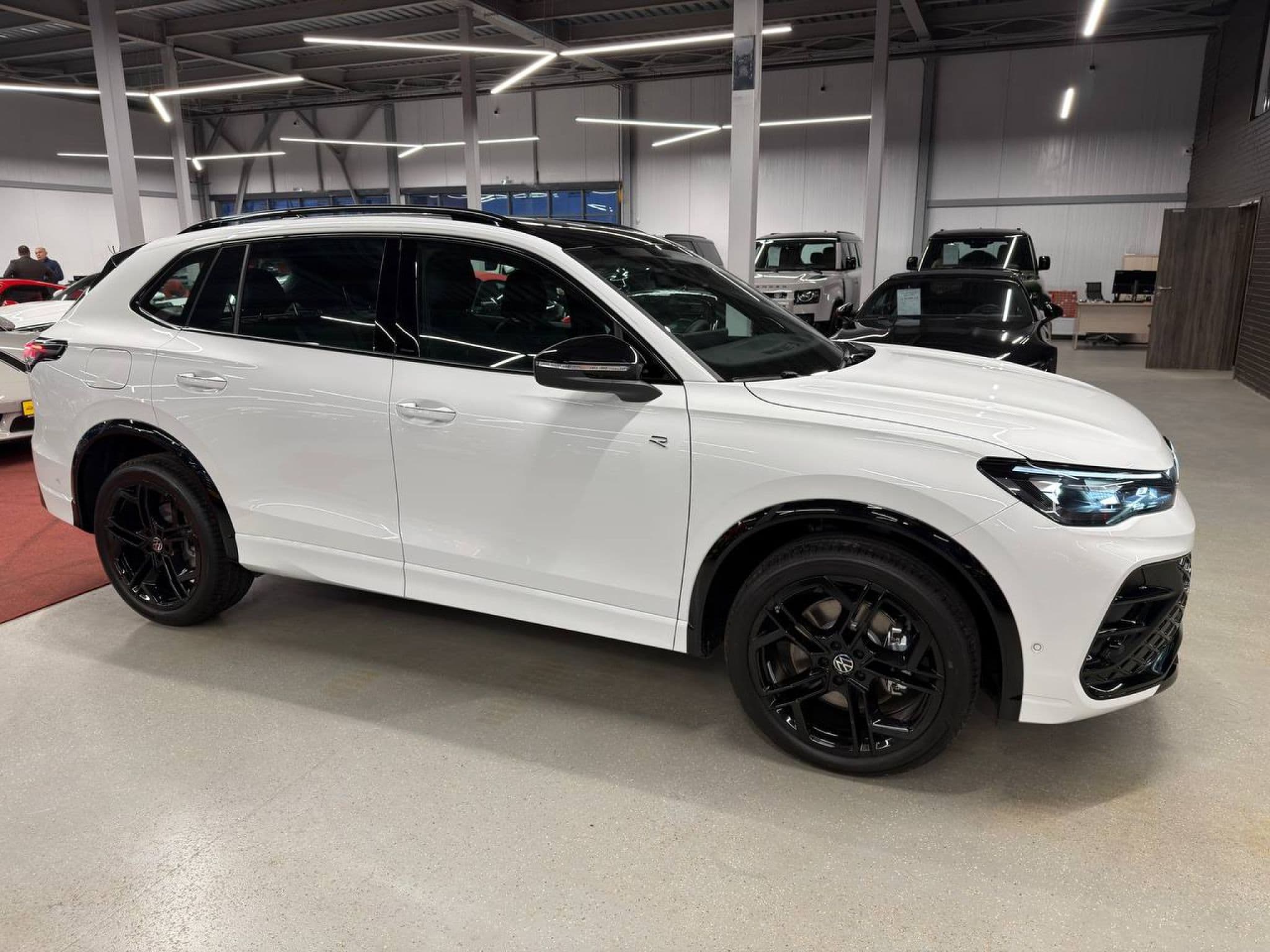 Volkswagen Tiguan - 4