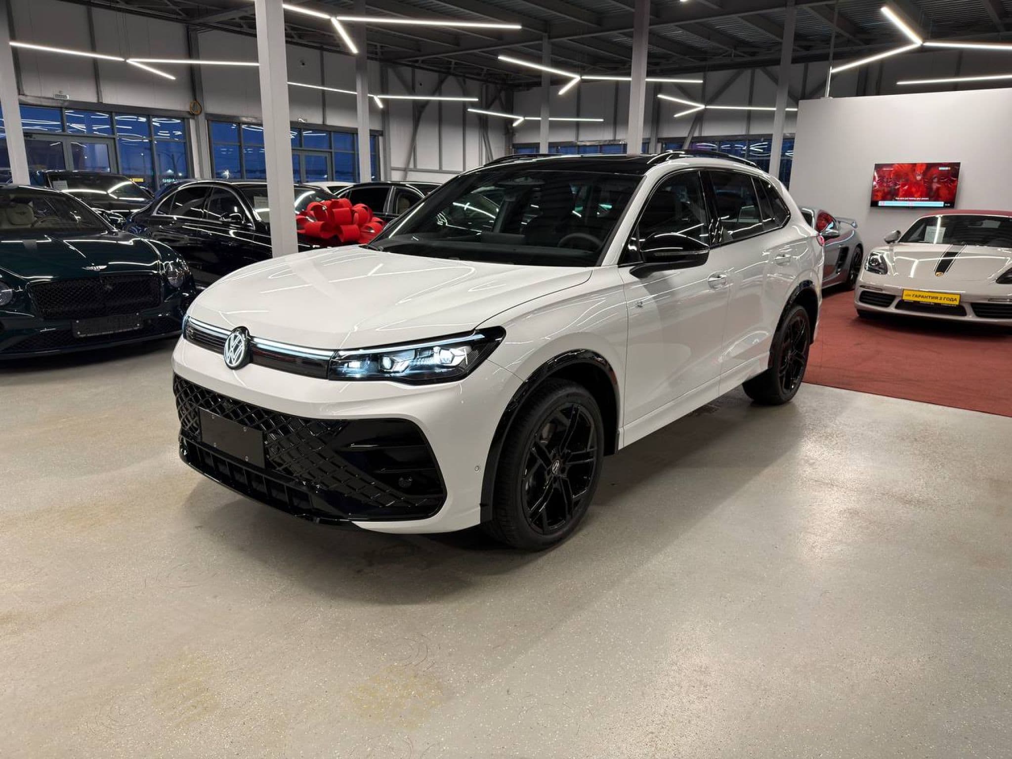 Volkswagen Tiguan - 1