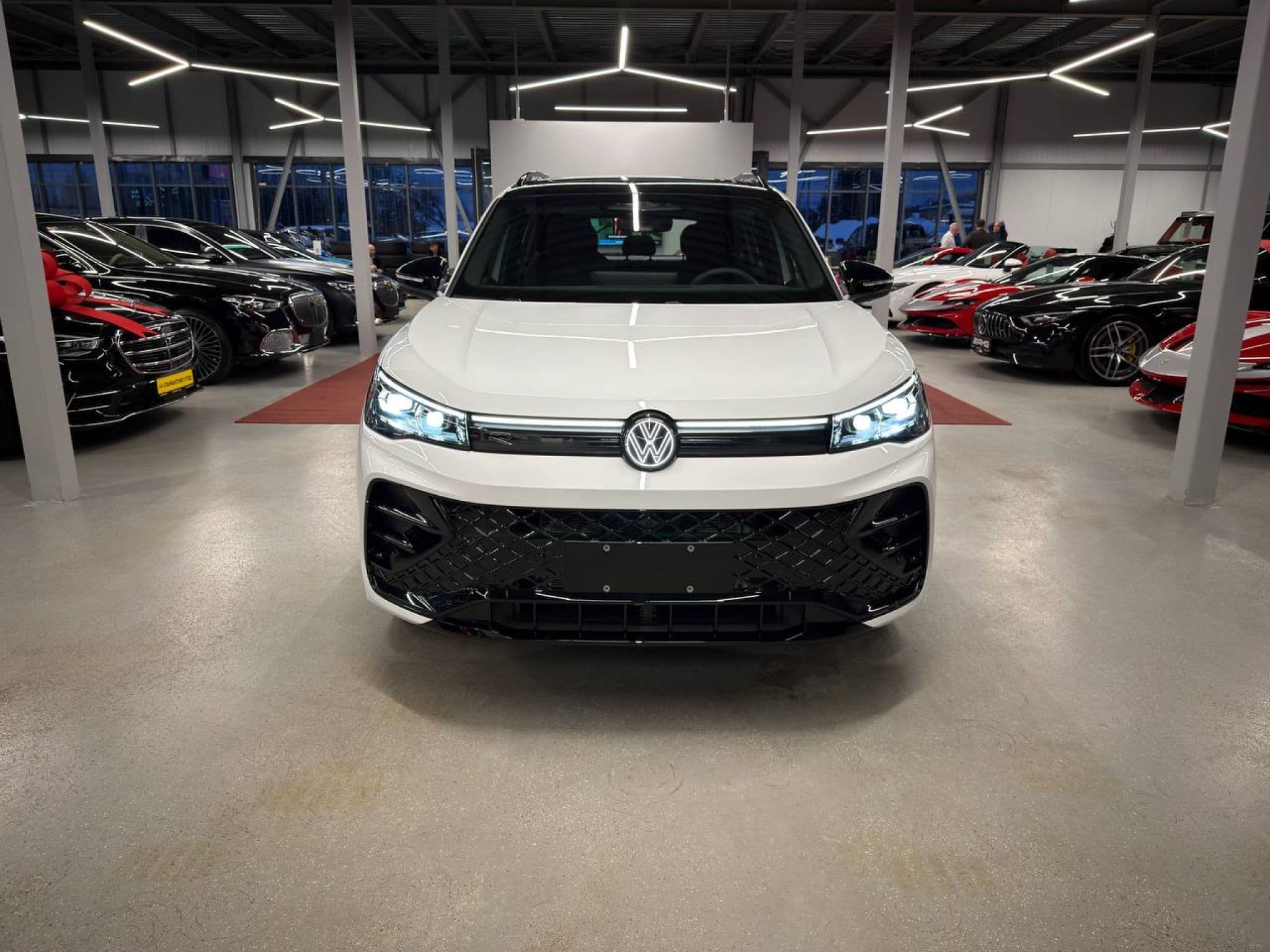 Volkswagen Tiguan - 2