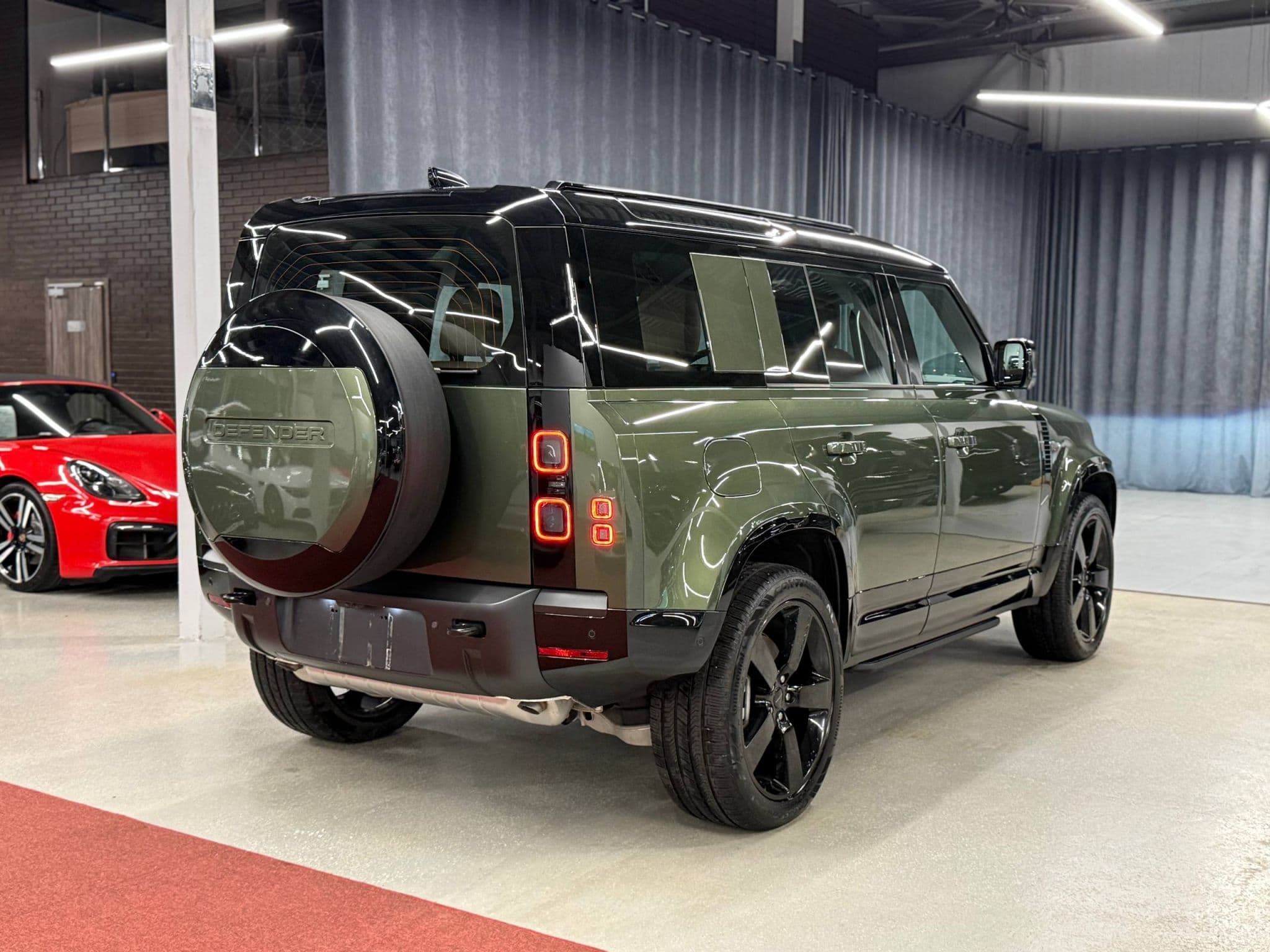 Land Rover Defender - 5