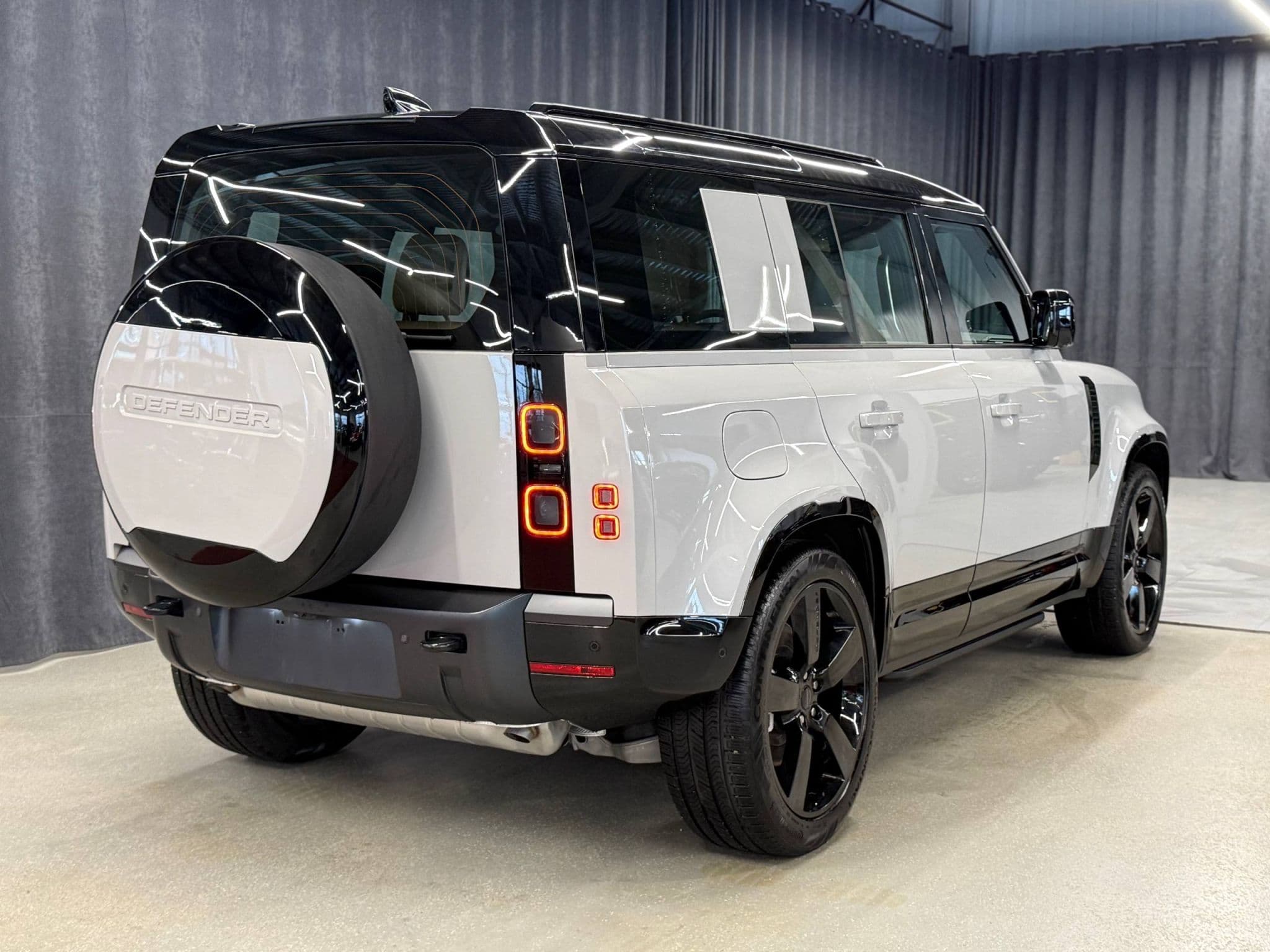 Land Rover Defender - 5