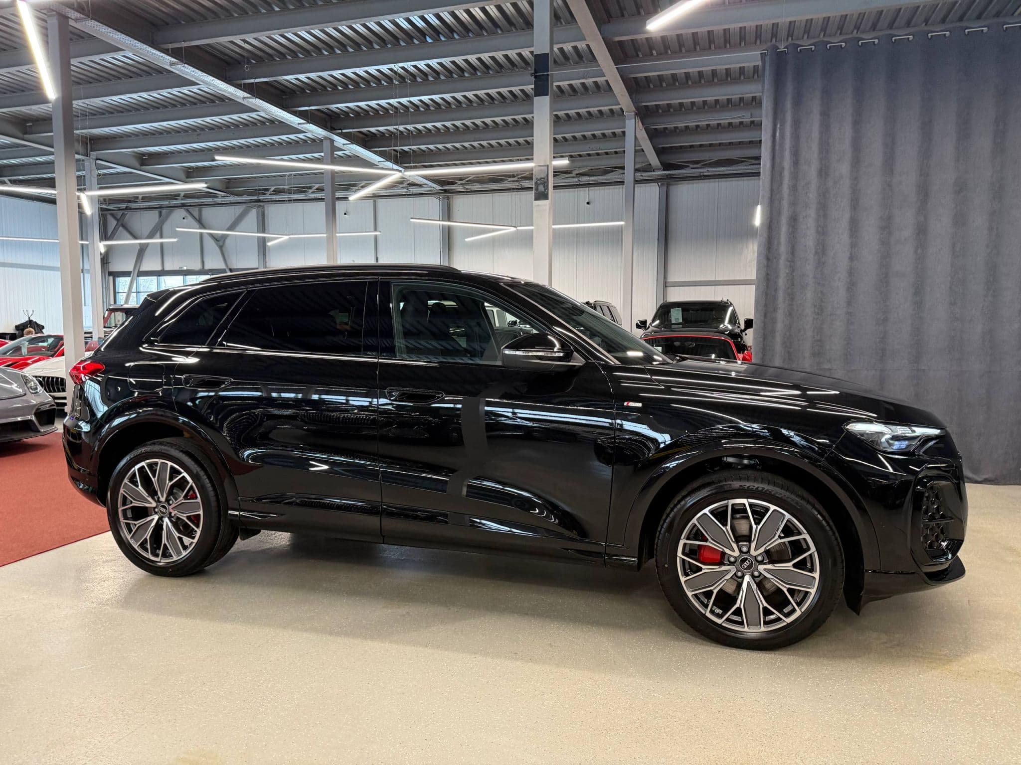 Audi Q5L - 4