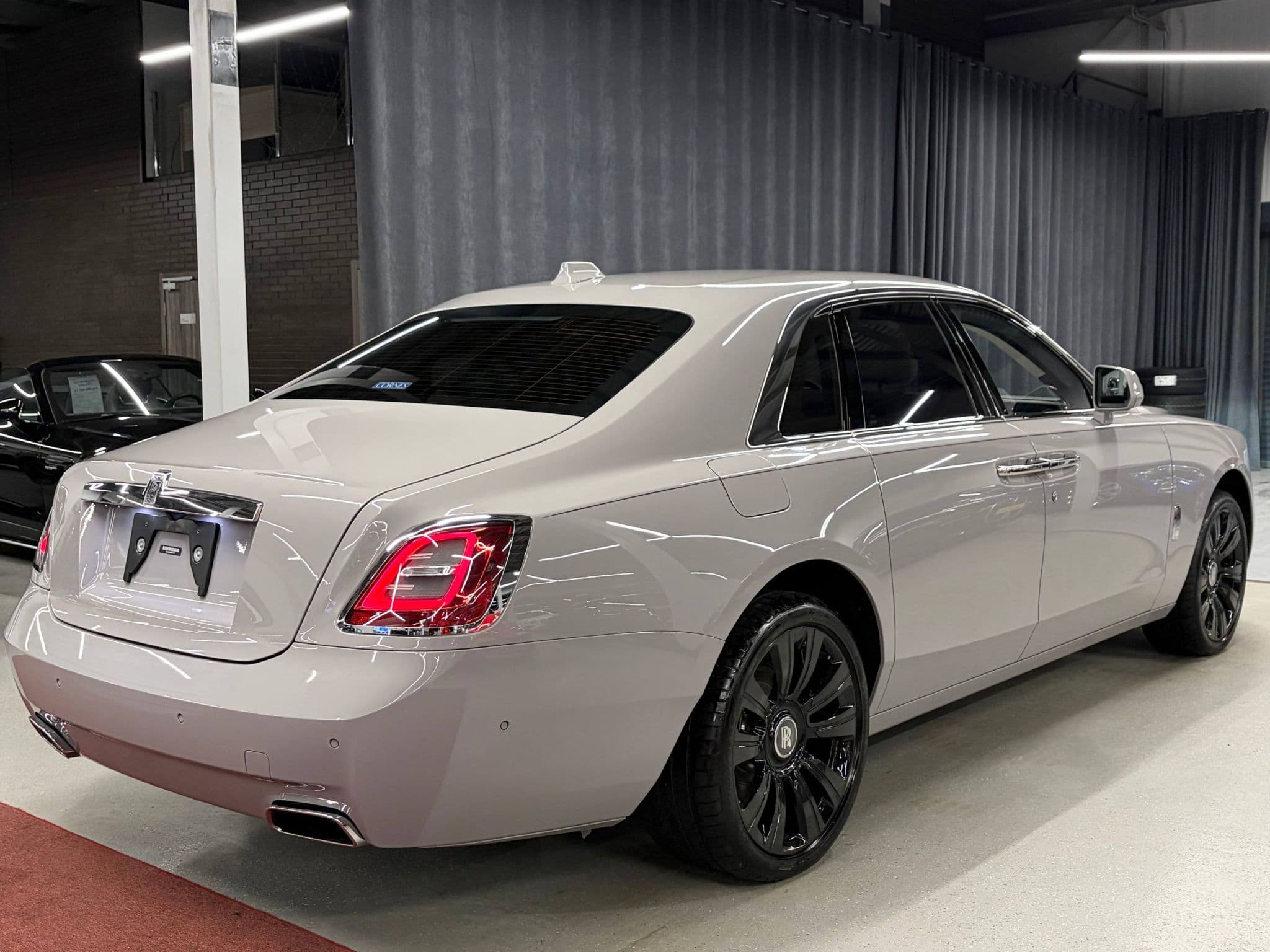 Rolls-Royce Ghost - 4