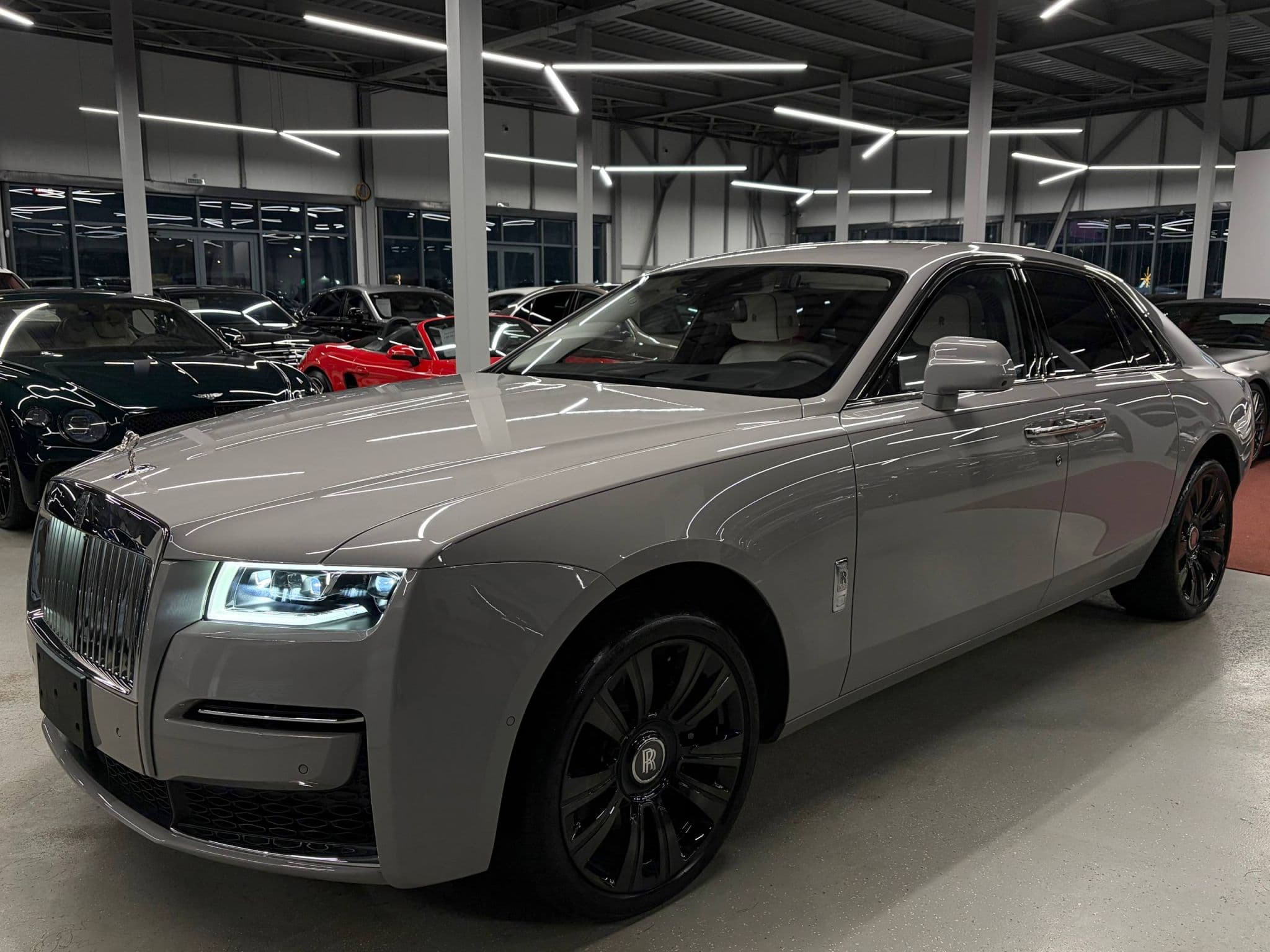 Rolls-Royce Ghost - 1