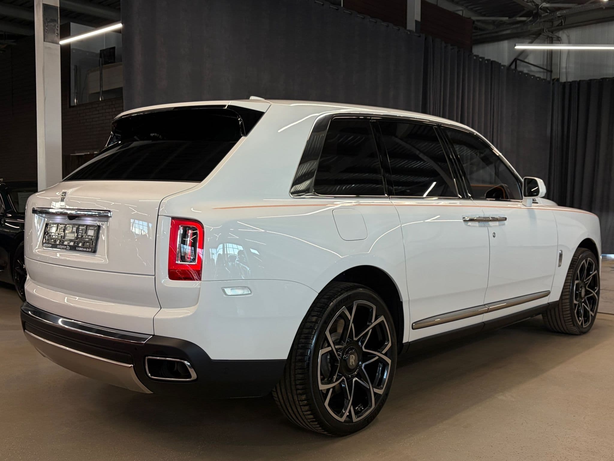 Rolls-Royce Cullinan - 4