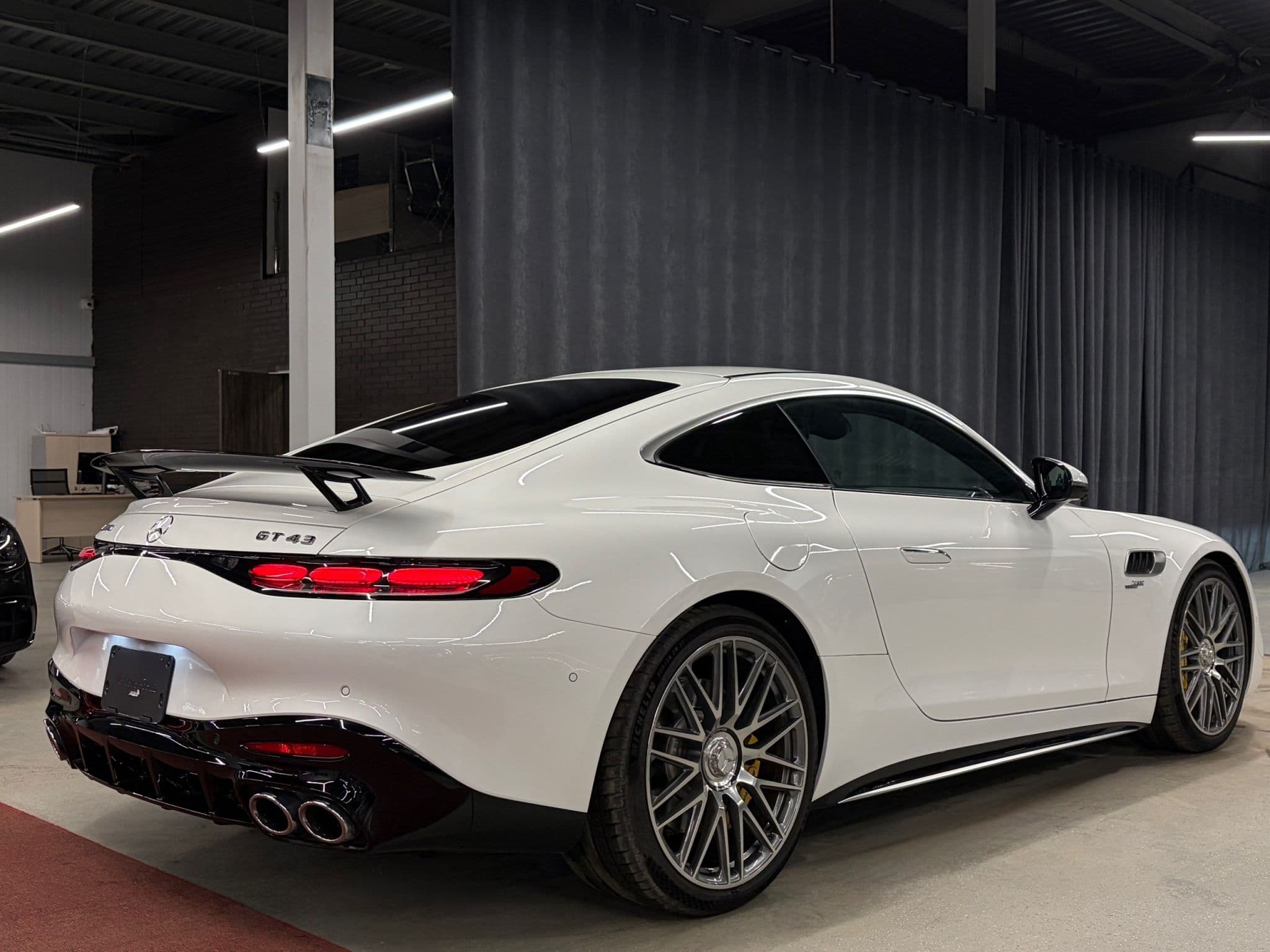 Mercedes-Benz AMG GT - 4