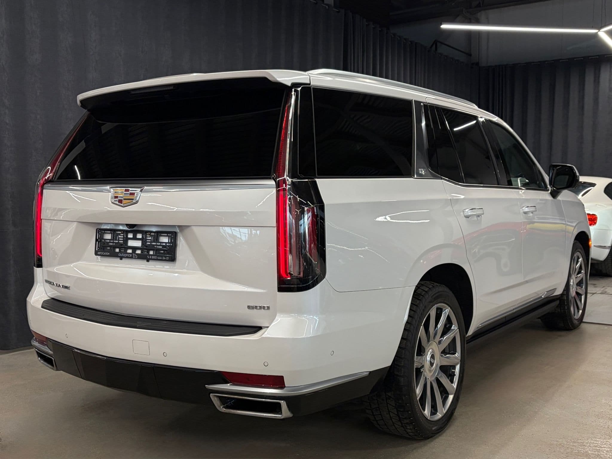 Cadillac Escalade - 4