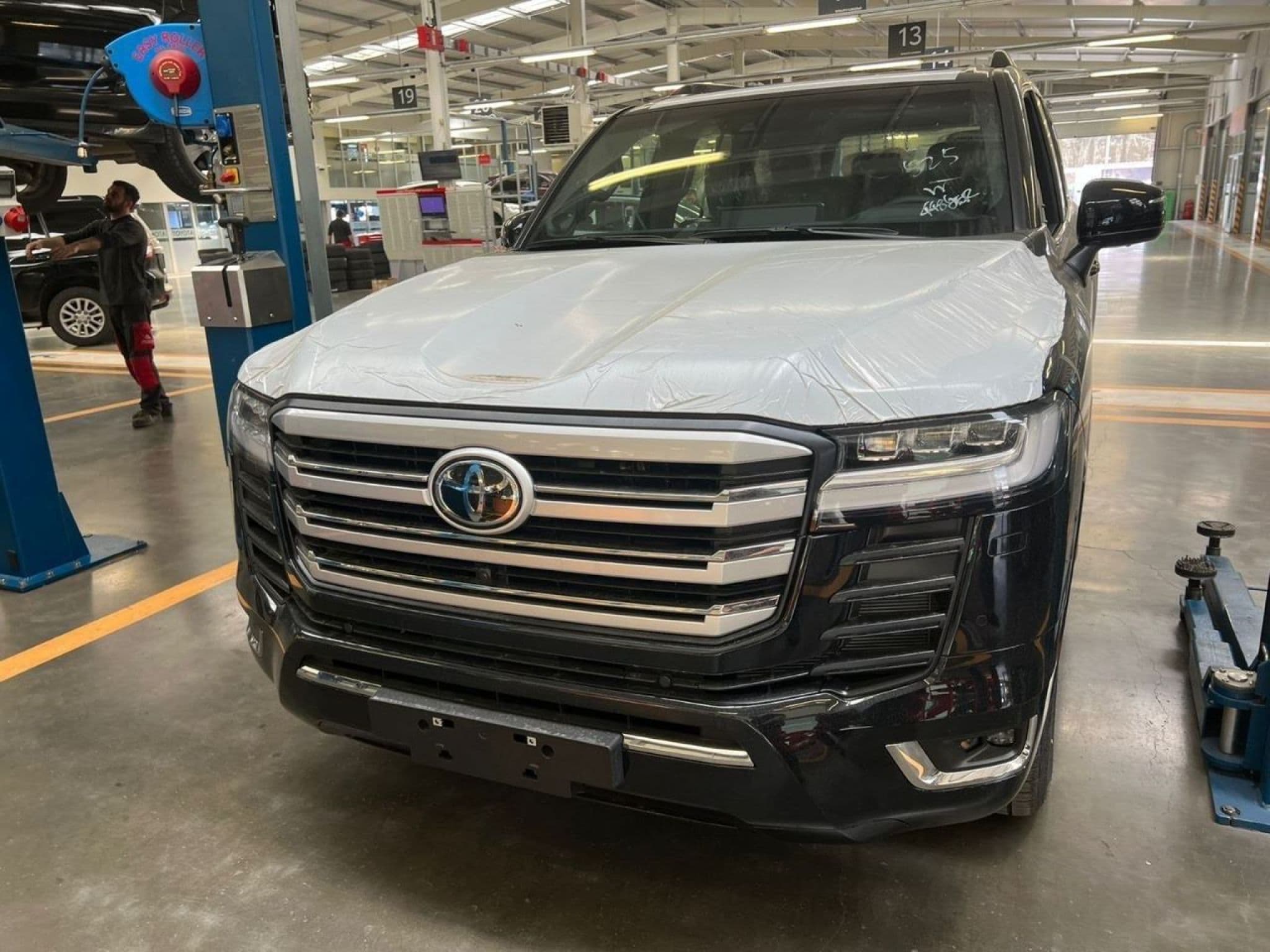 Toyota Land Cruiser - 1