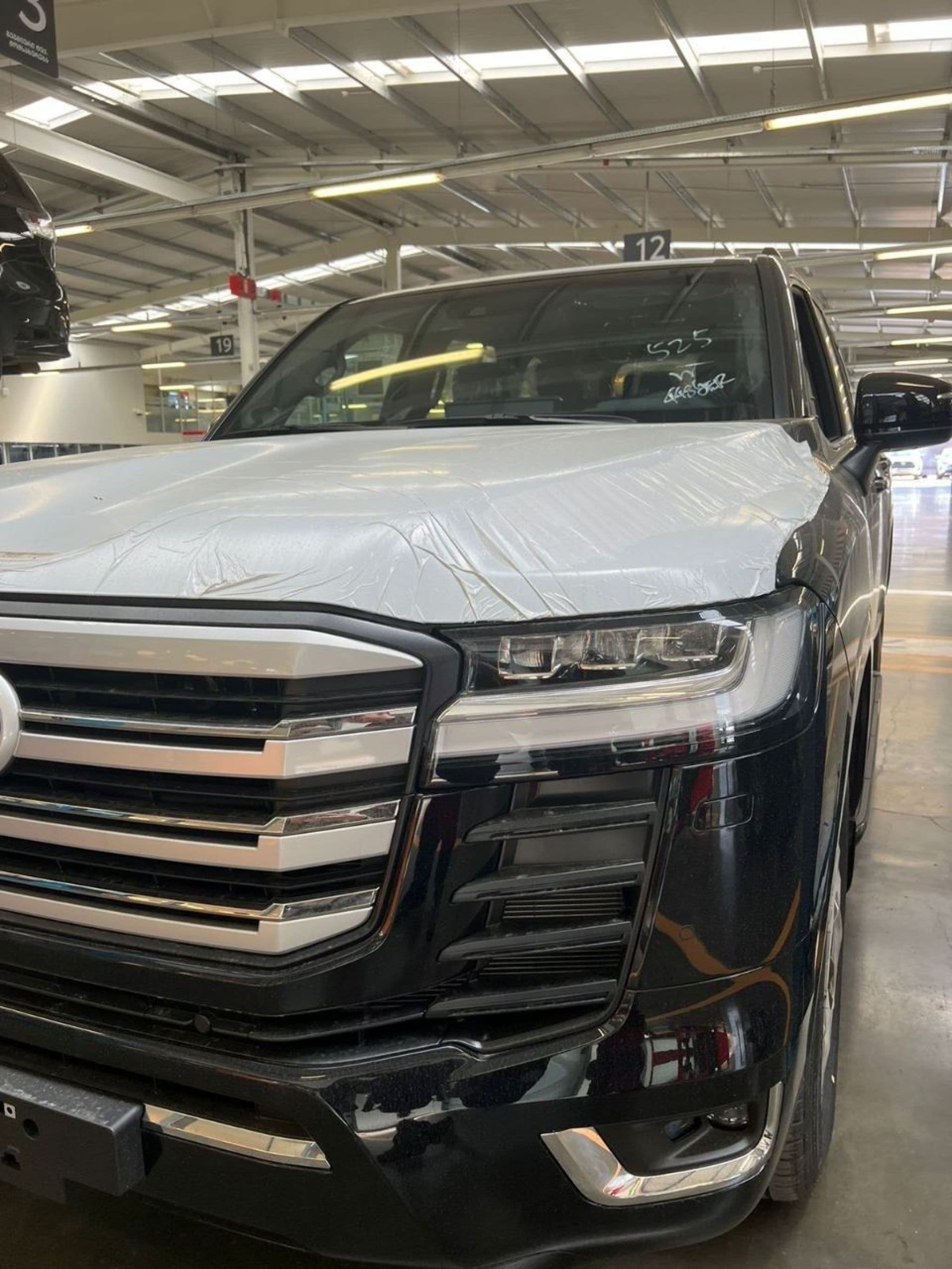 Toyota Land Cruiser - 2