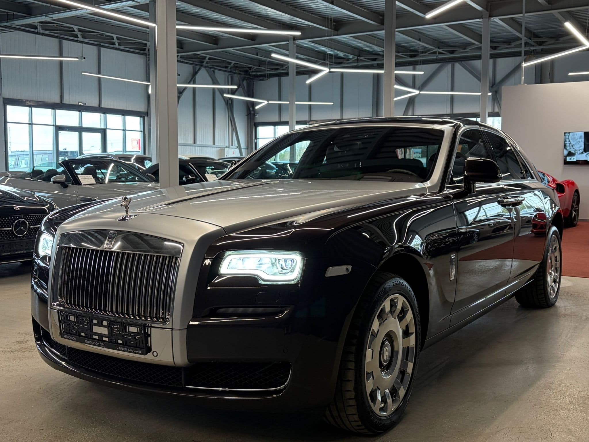 Rolls-Royce Ghost - 2