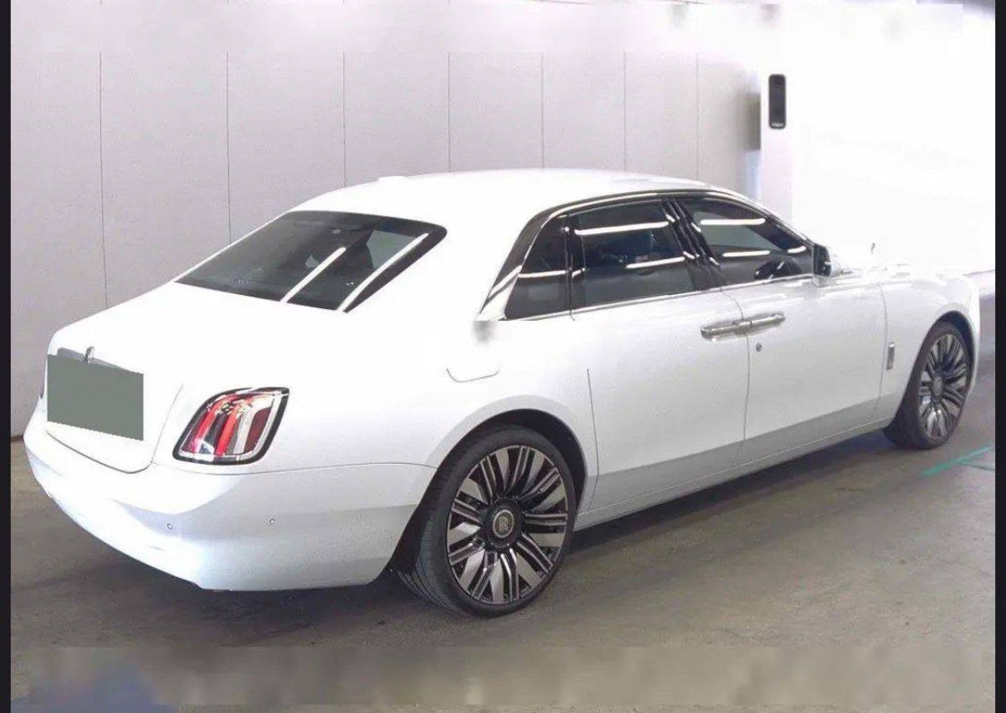 Rolls-Royce Ghost - 4