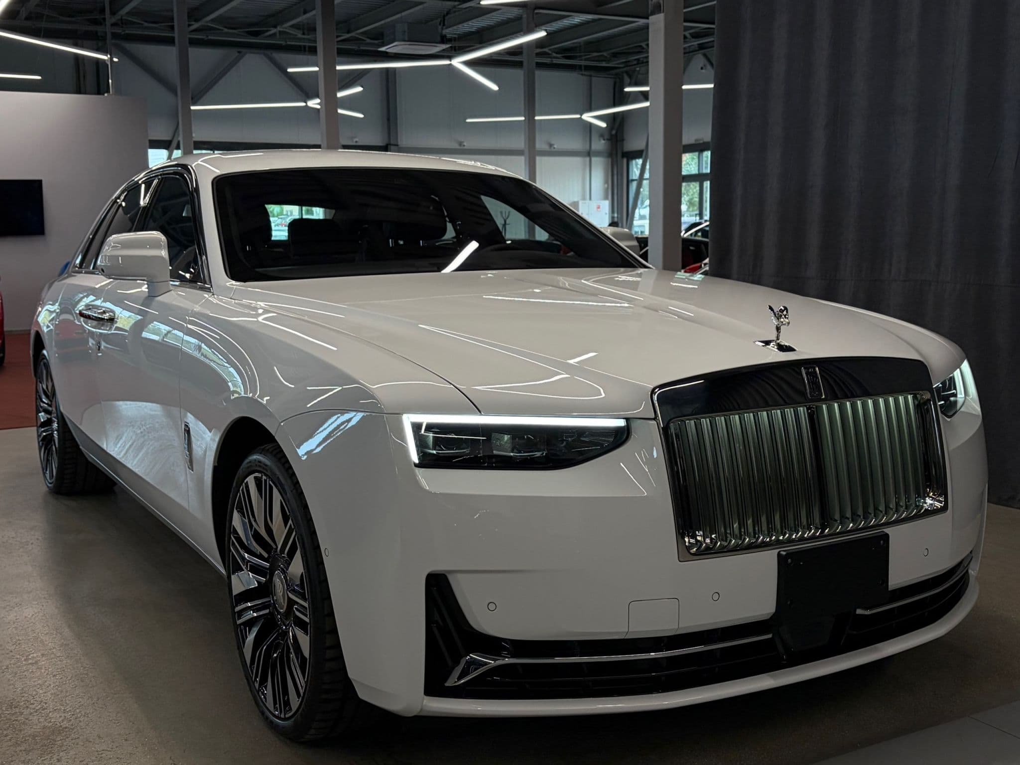 Rolls-Royce Ghost - 4