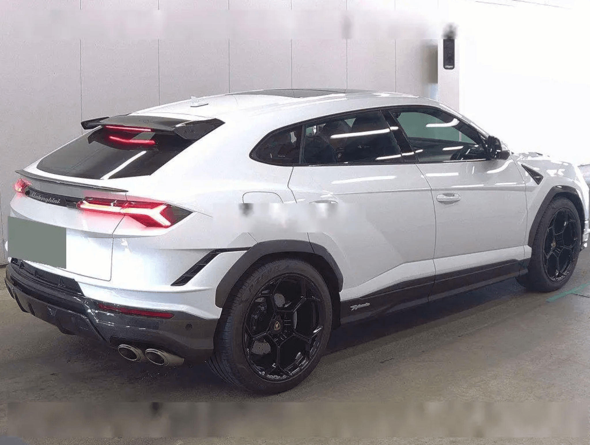 Lamborghini Urus - 4