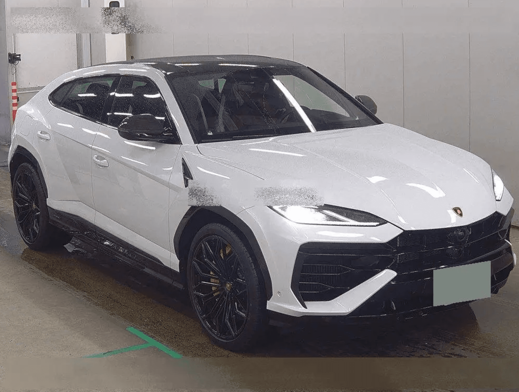 Lamborghini Urus - 1