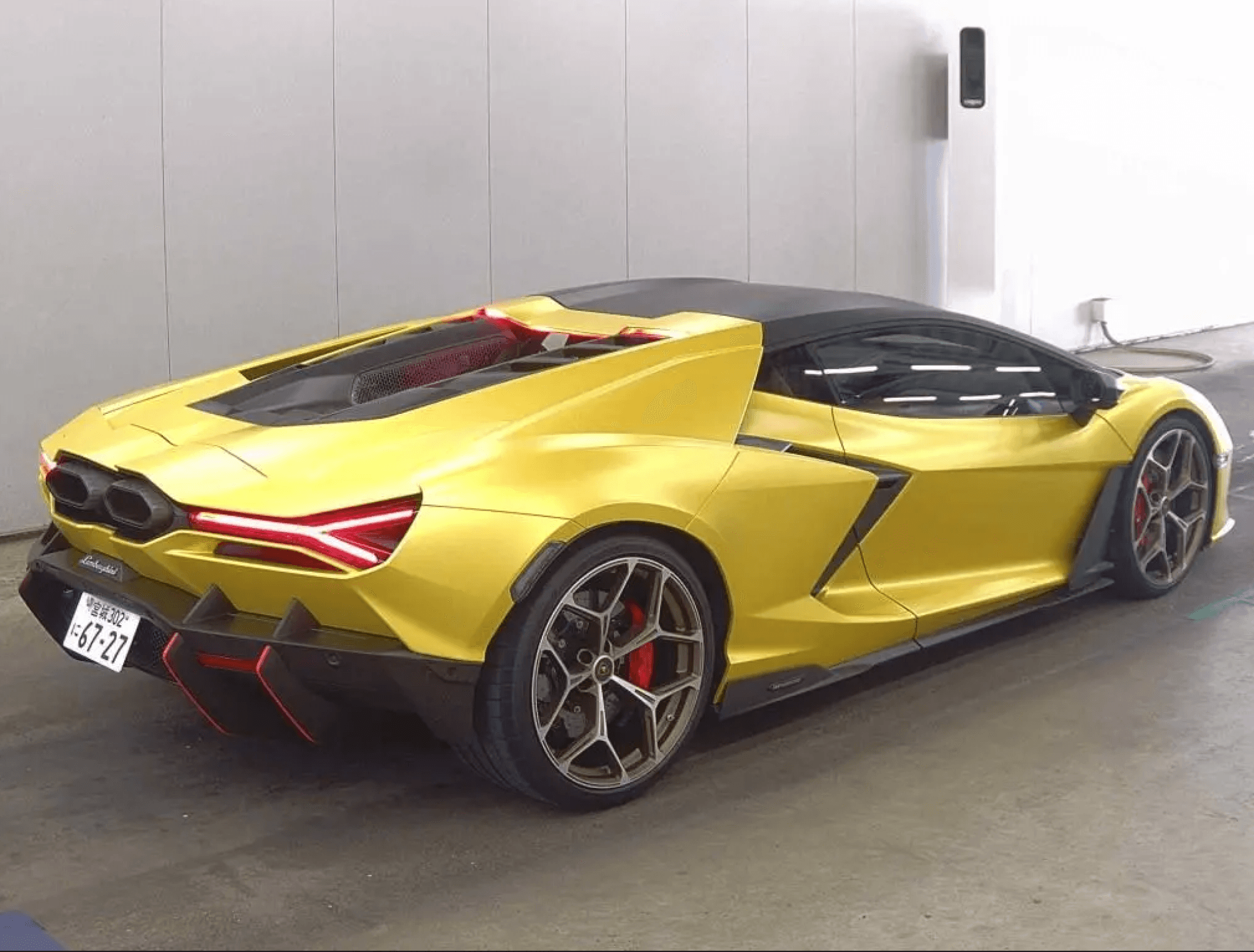 Lamborghini Revuelto - 4