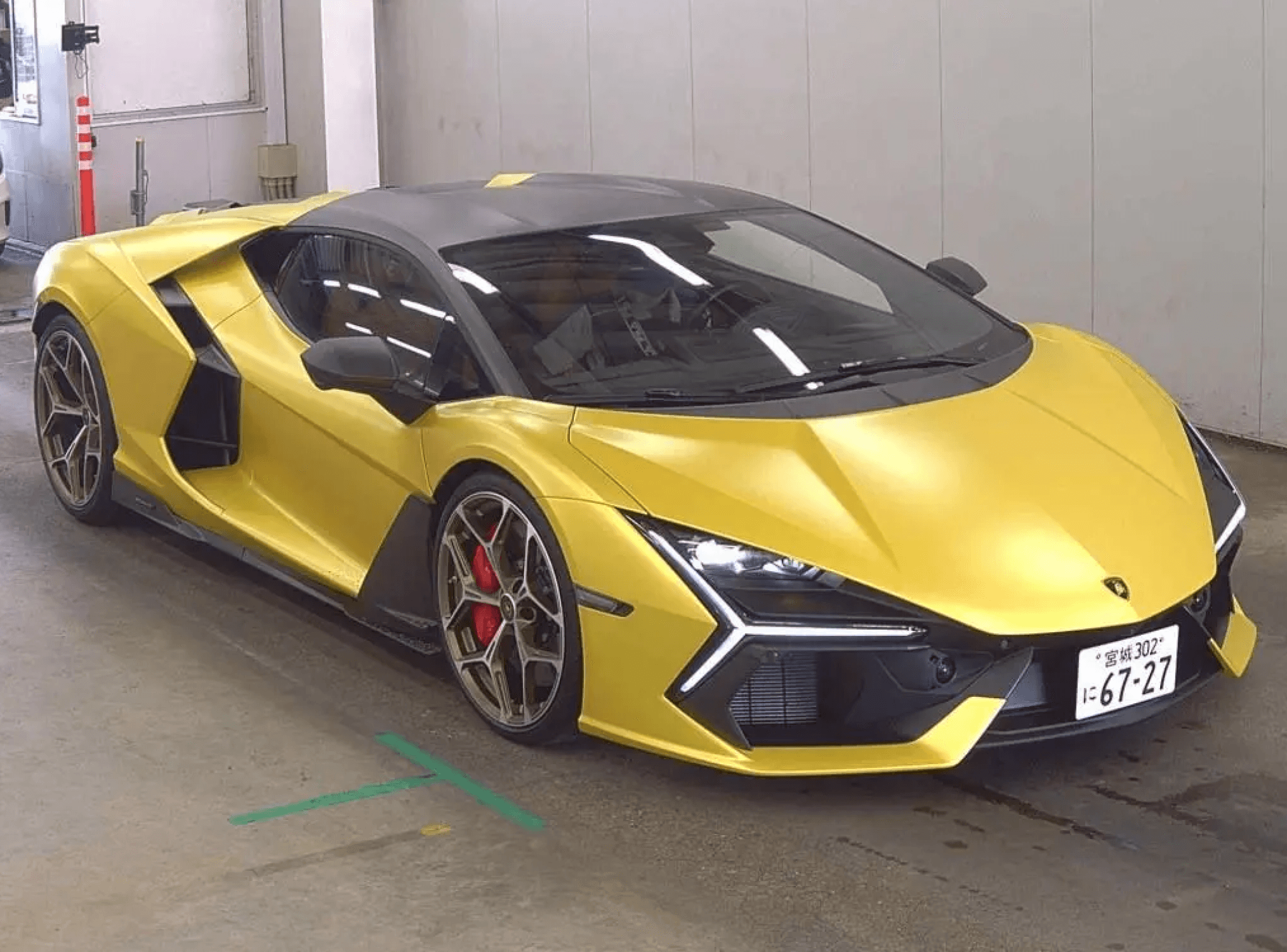 Lamborghini Revuelto - 1