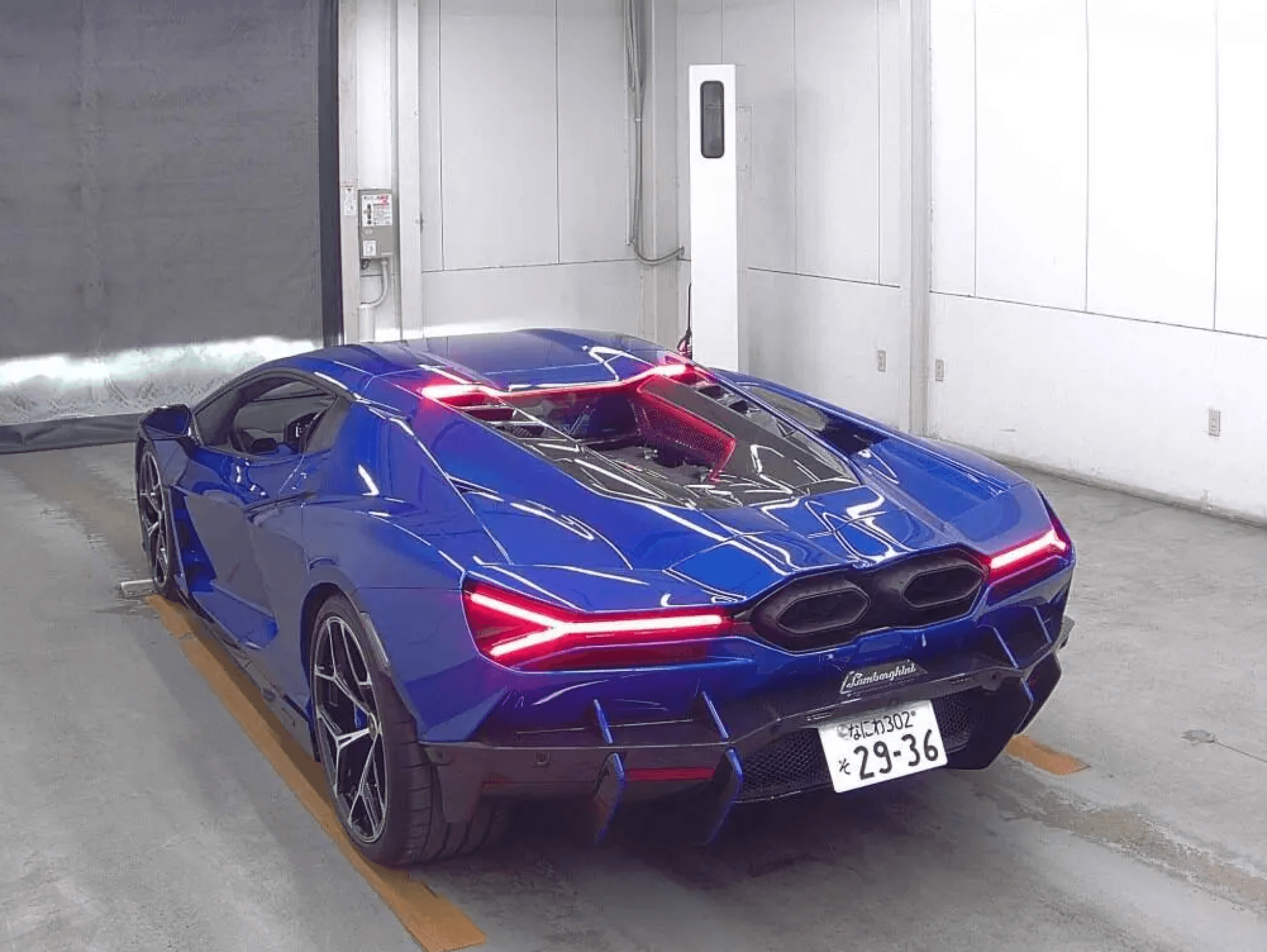 Lamborghini Revuelto - 2