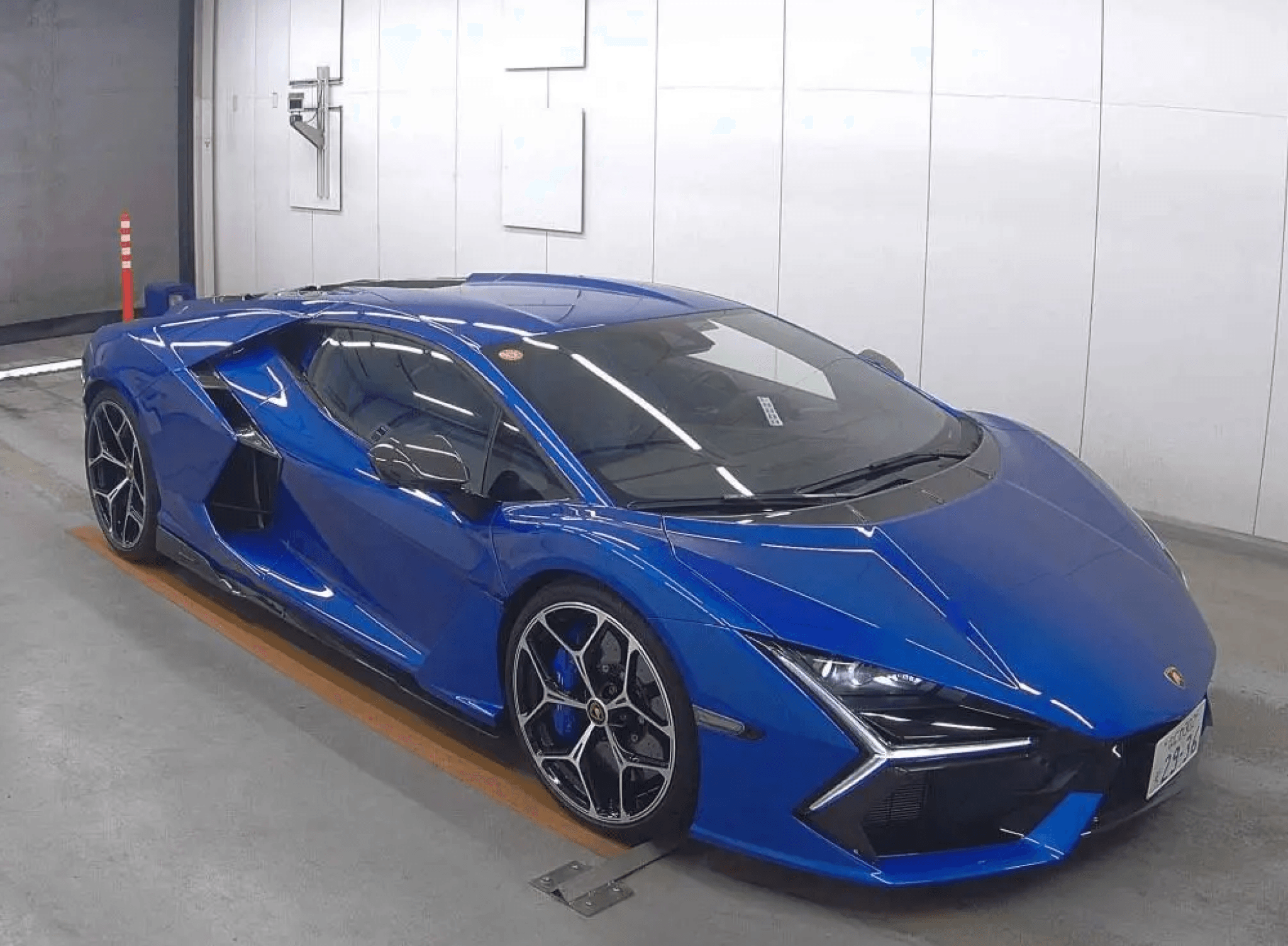 Lamborghini Revuelto - 1