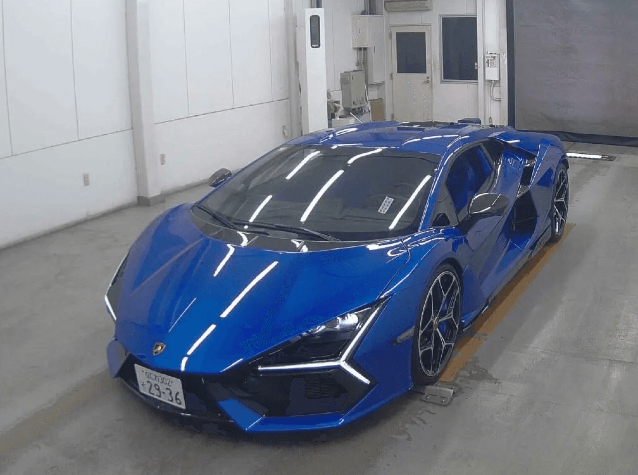 Lamborghini Revuelto - 4