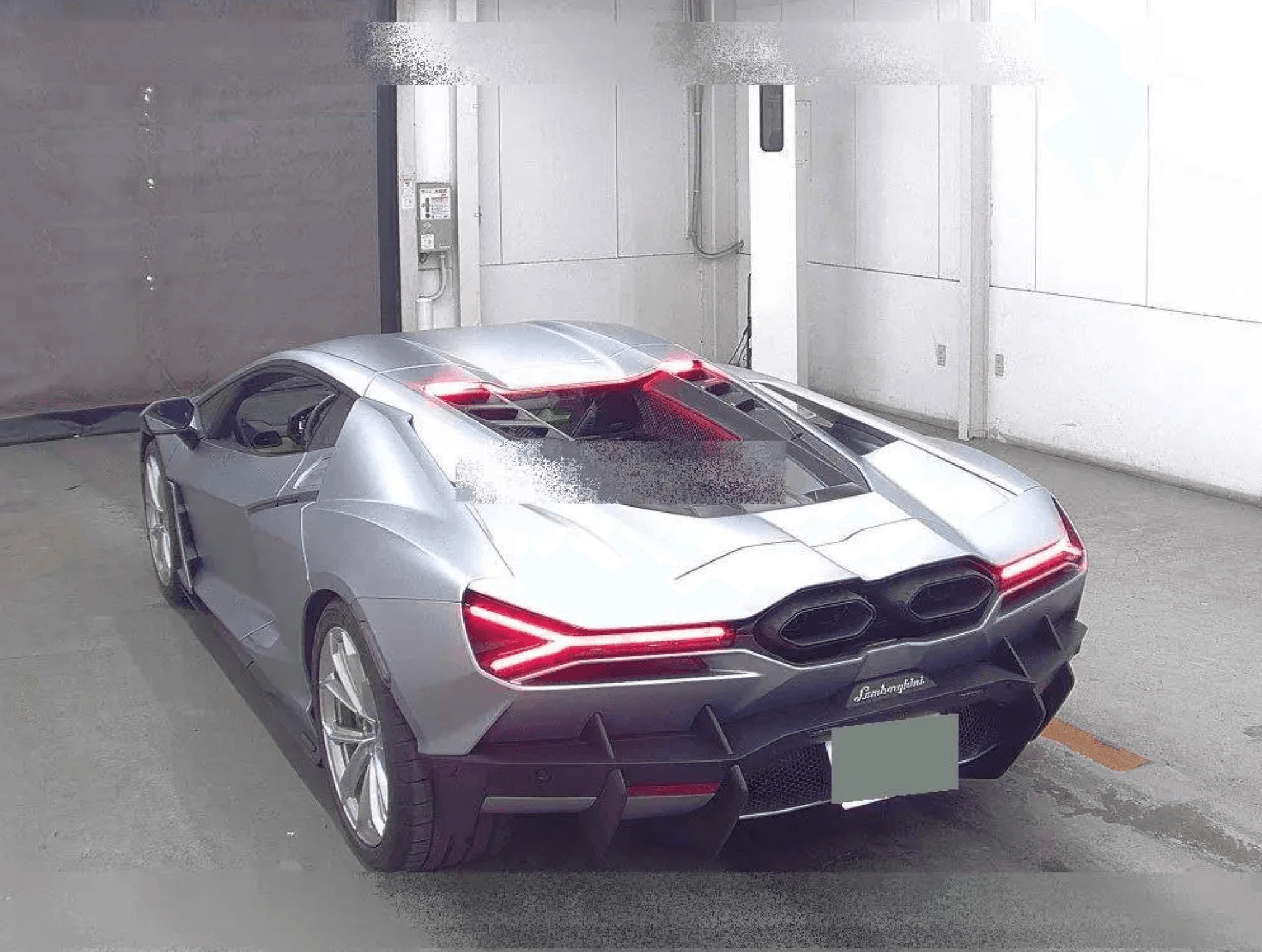 Lamborghini Revuelto - 2