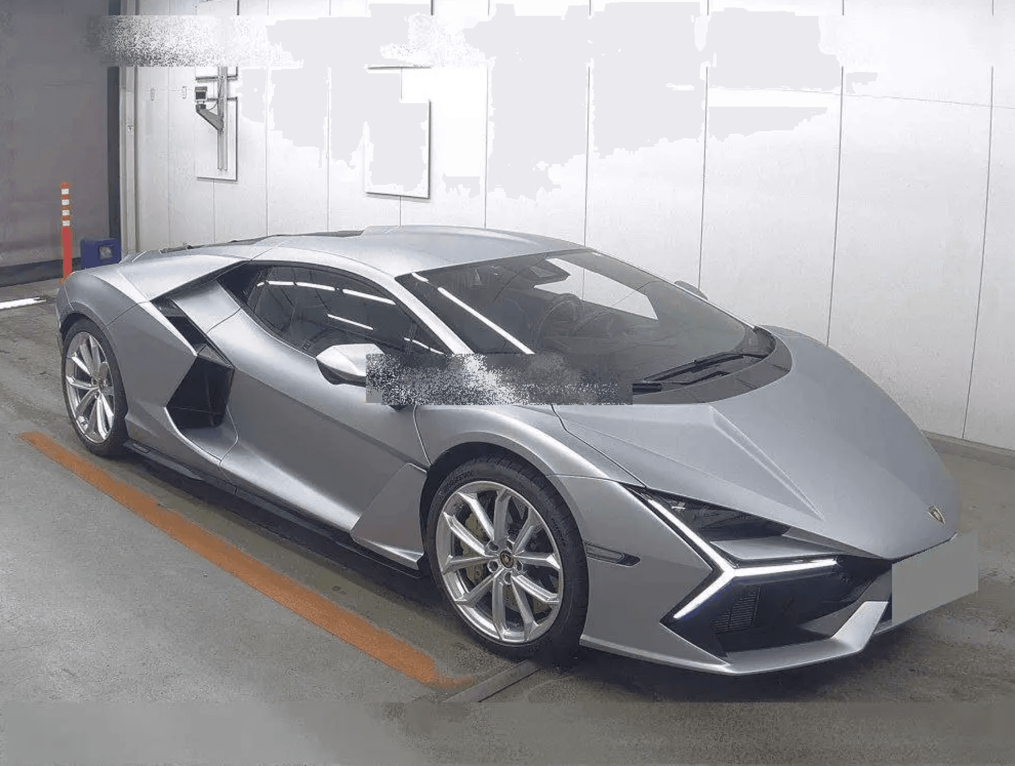 Lamborghini Revuelto - 1