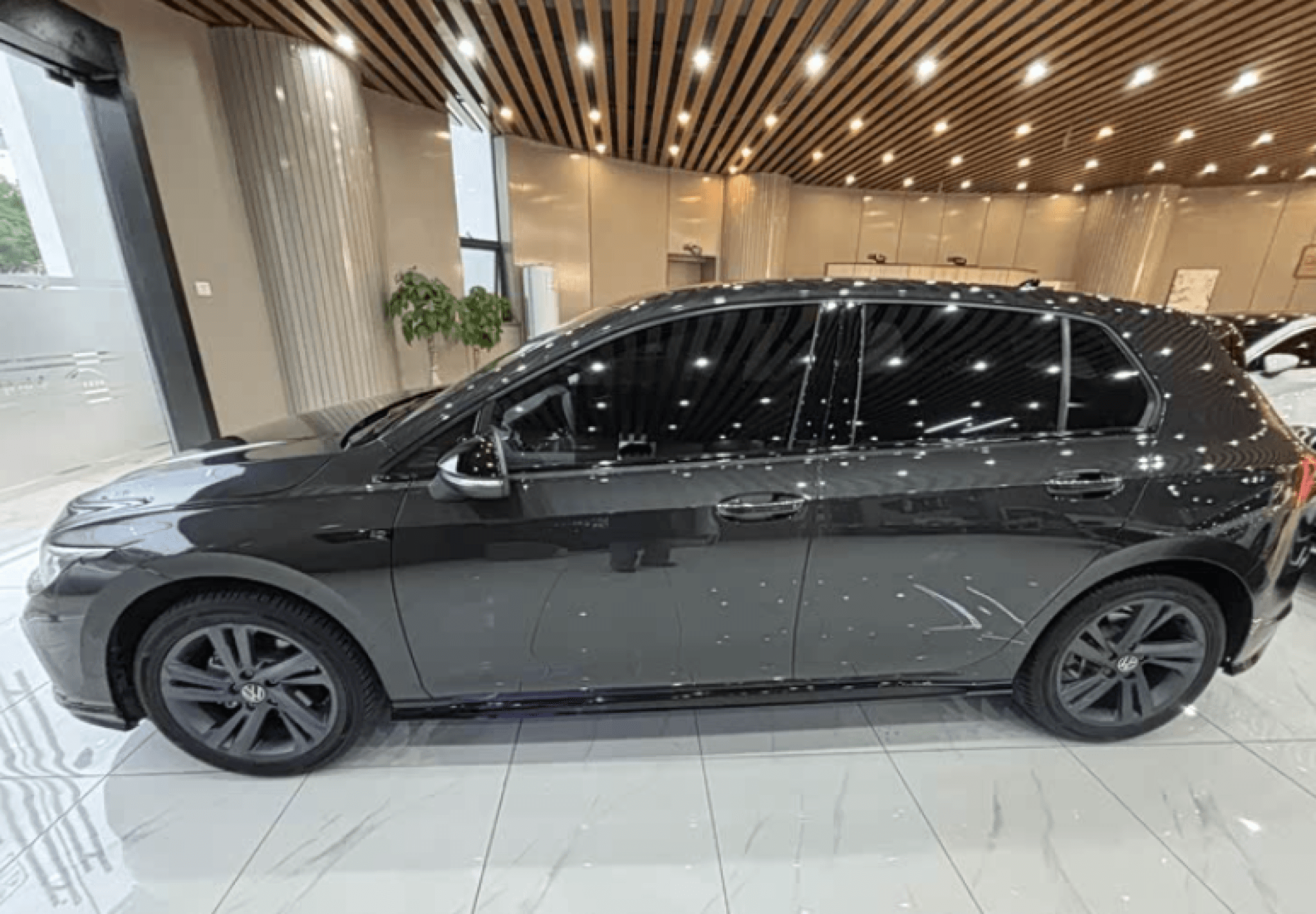 Volkswagen Golf - 2