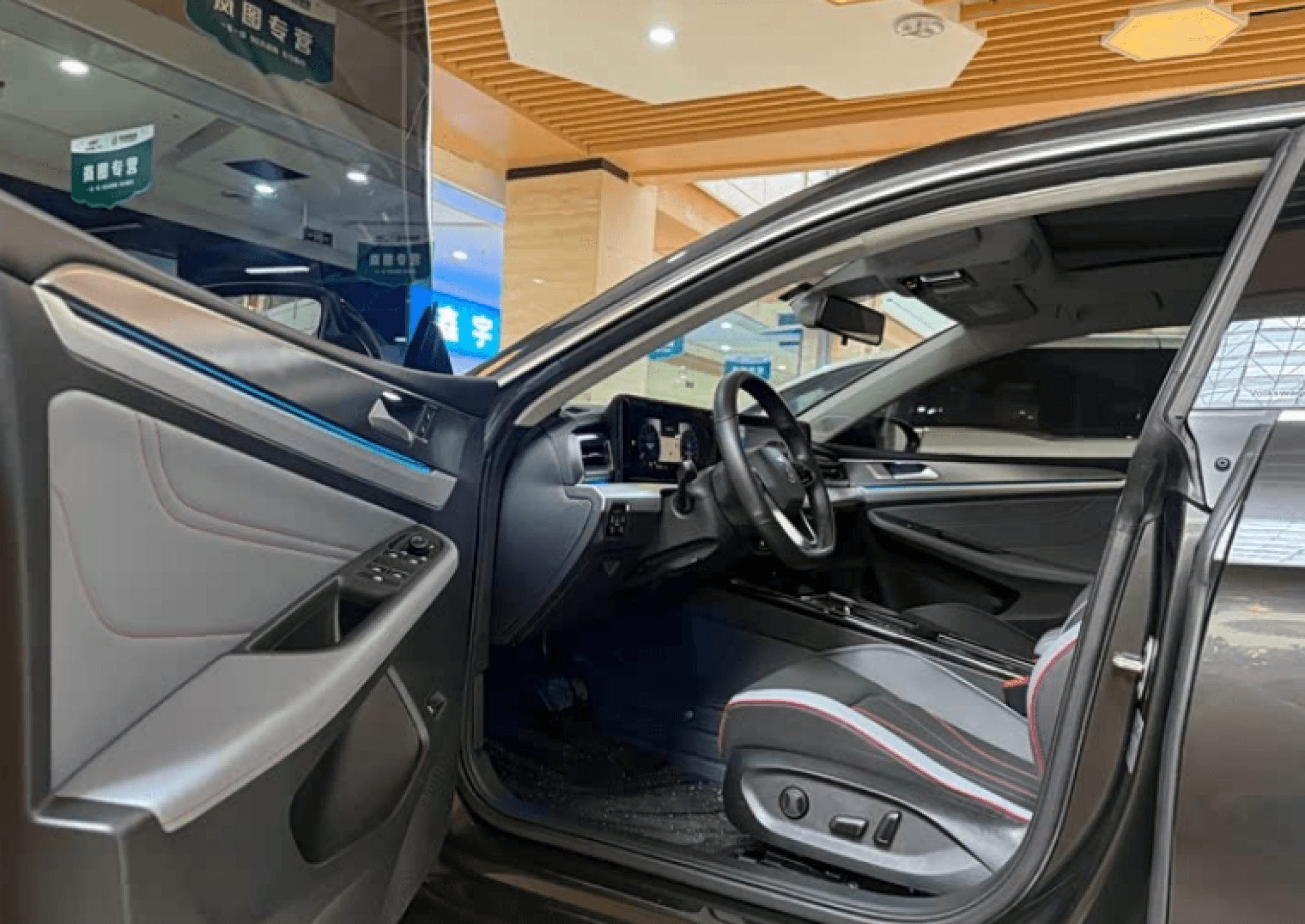 Volkswagen Lamando - 5