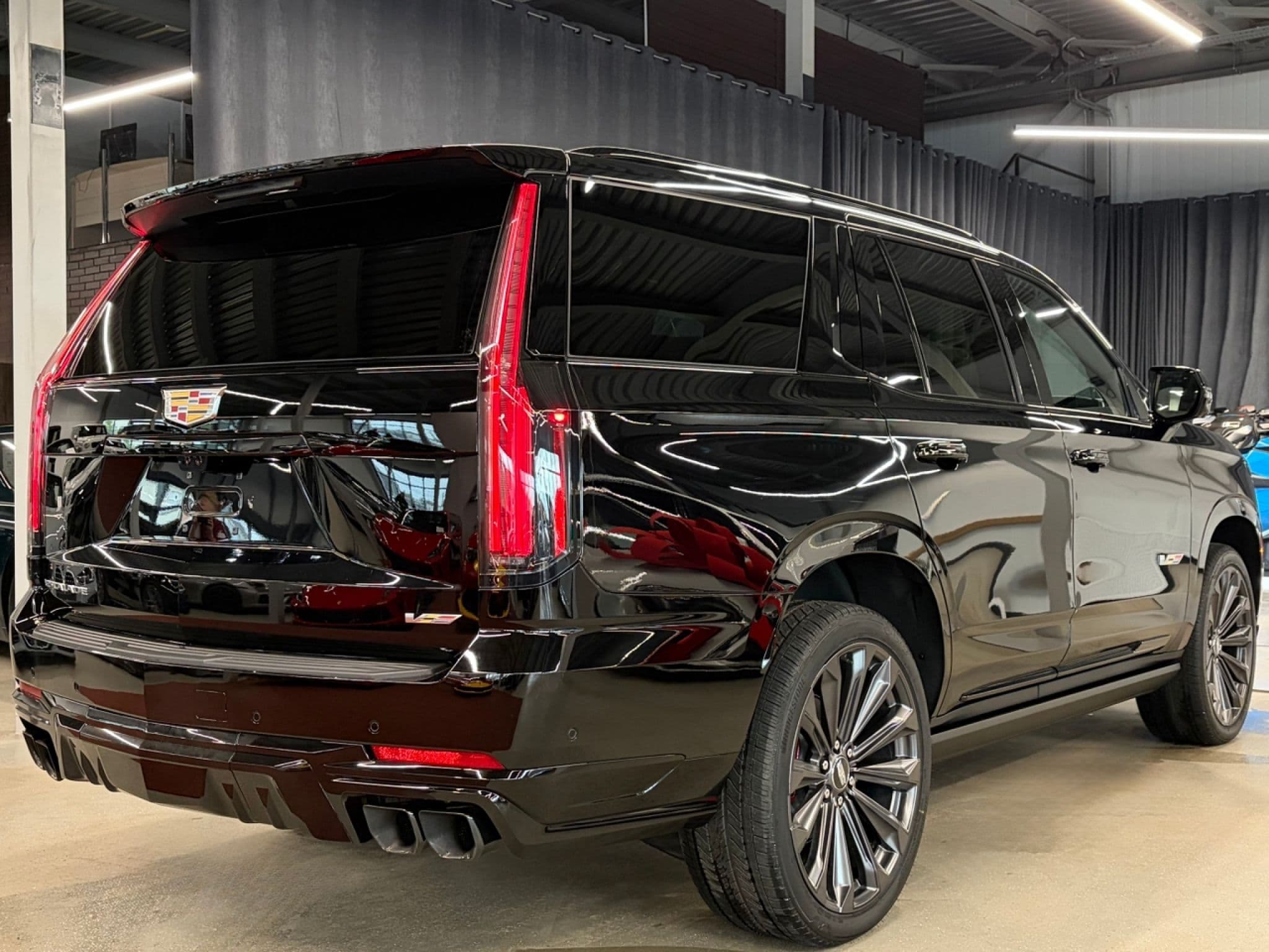 Cadillac Escalade-V - 4