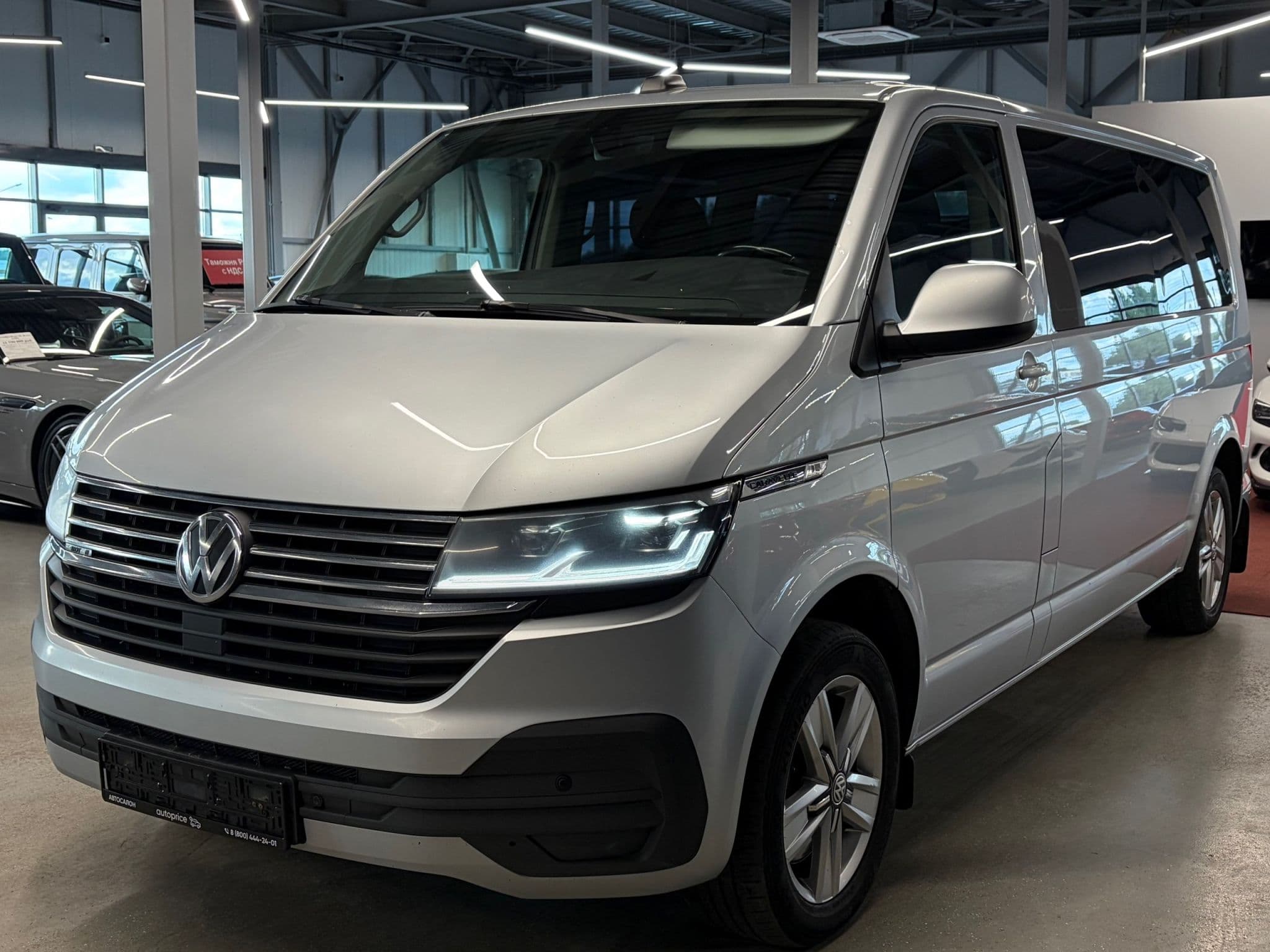 Volkswagen Caravelle - 1