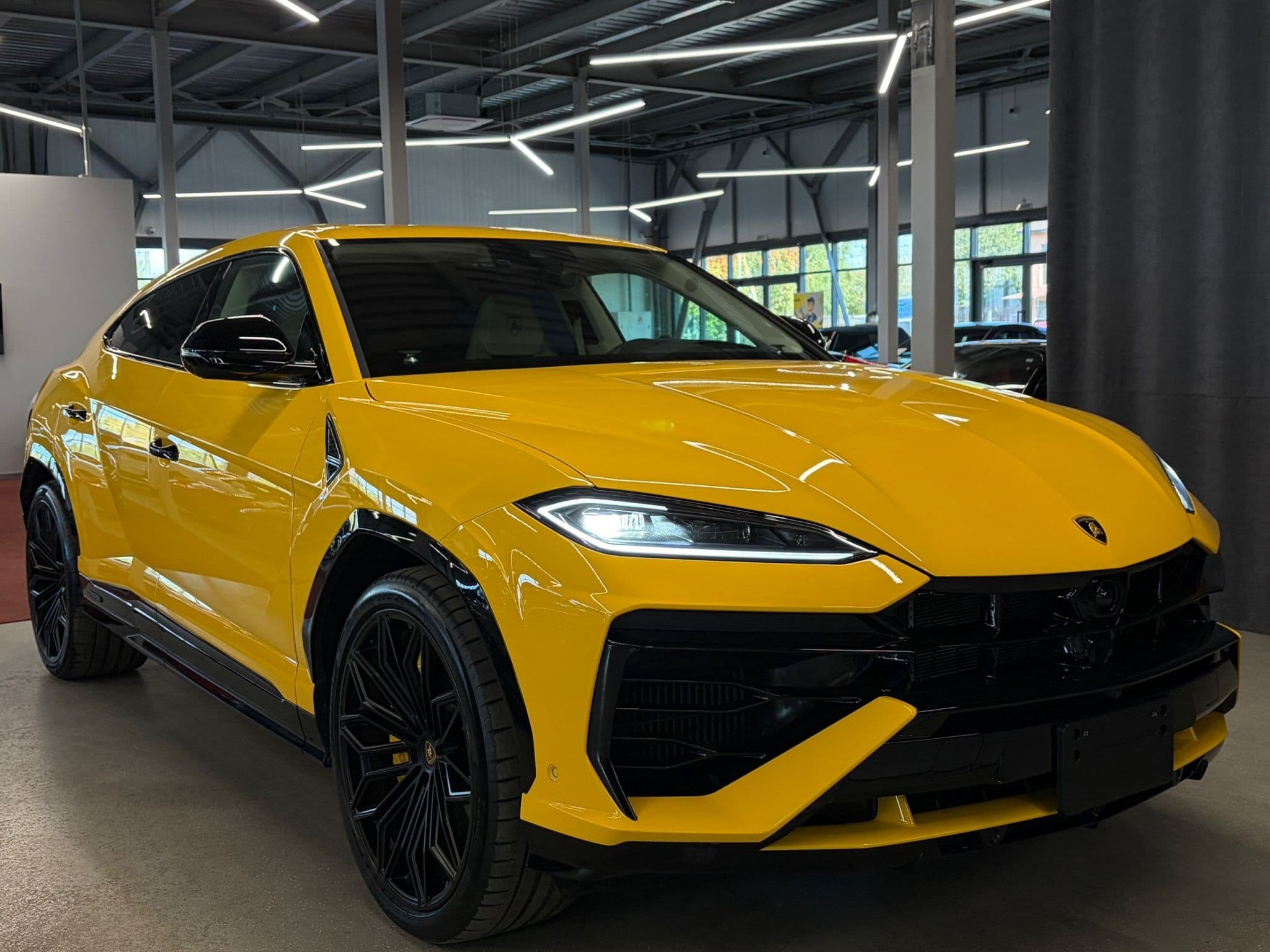Lamborghini Urus - 4