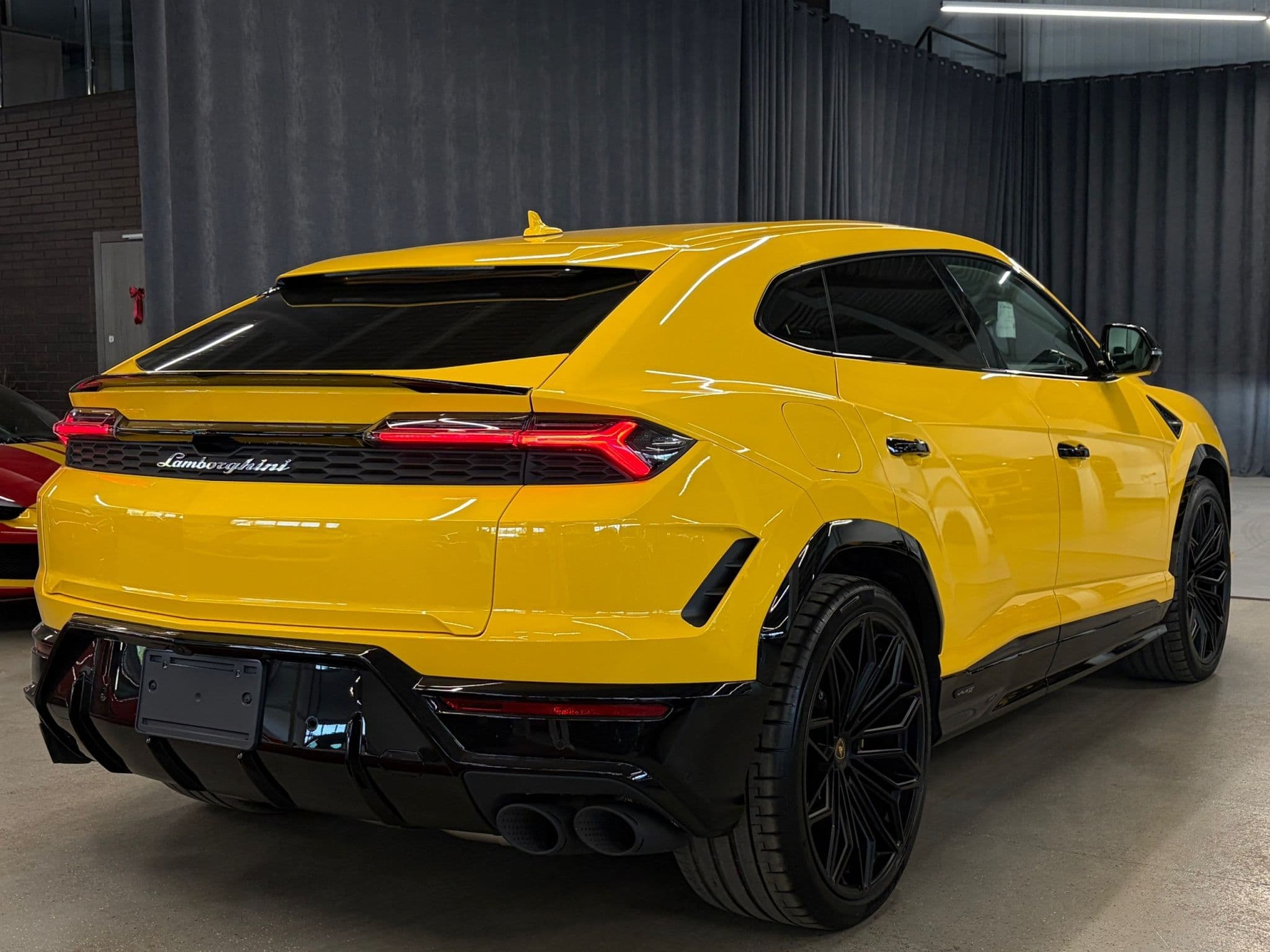 Lamborghini Urus - 5