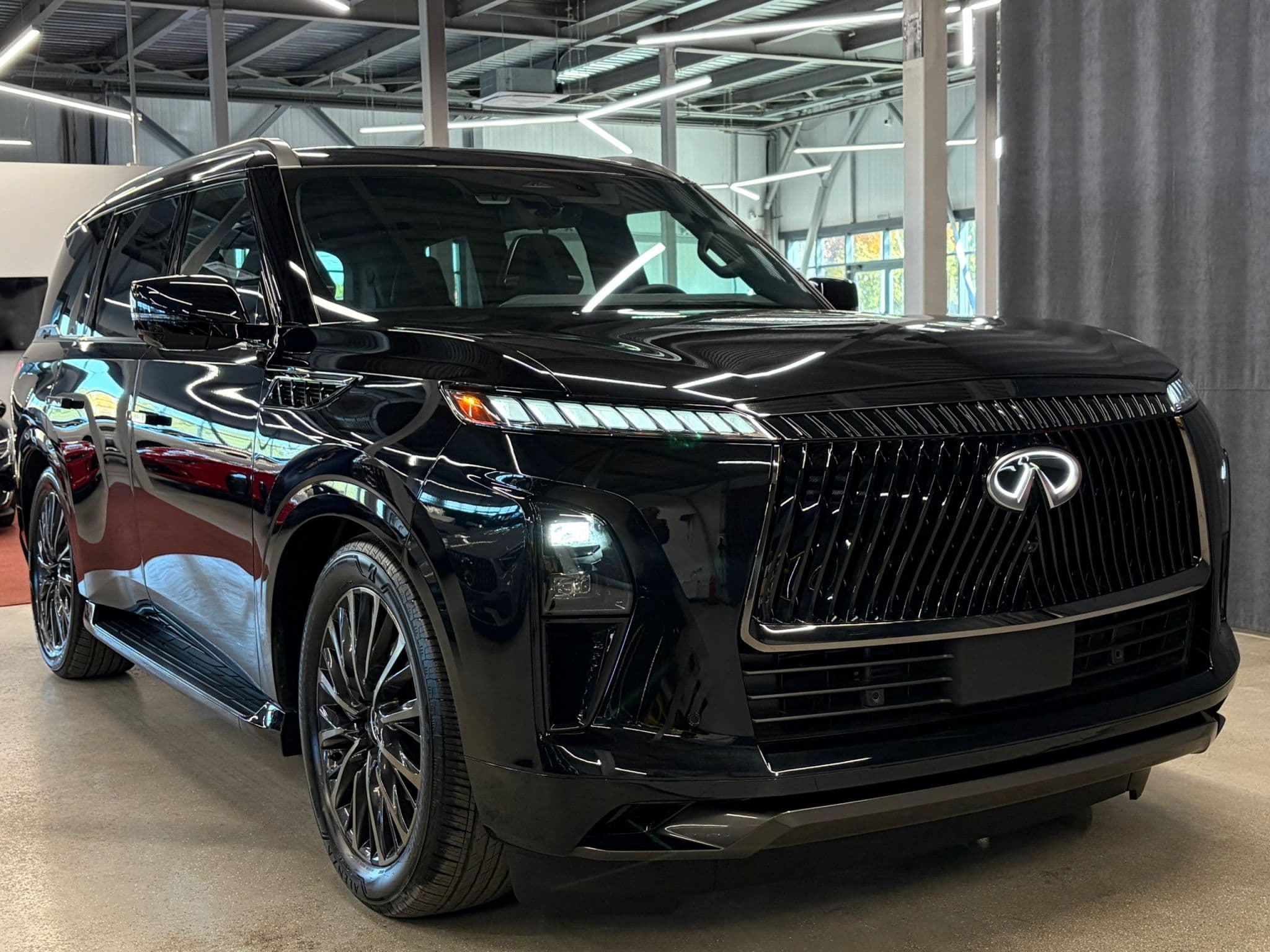 Infiniti QX80 - 4