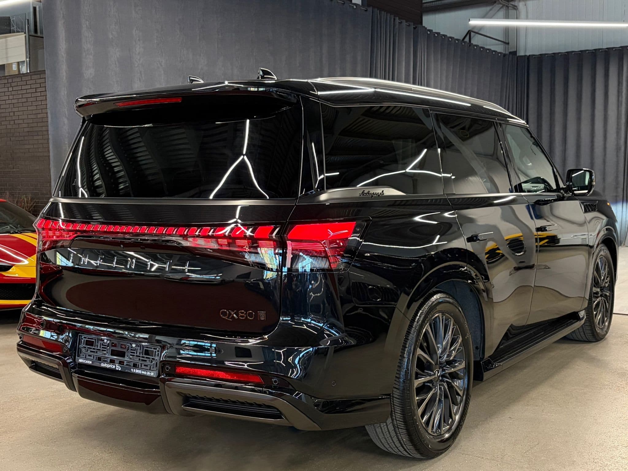 Infiniti QX80 - 5
