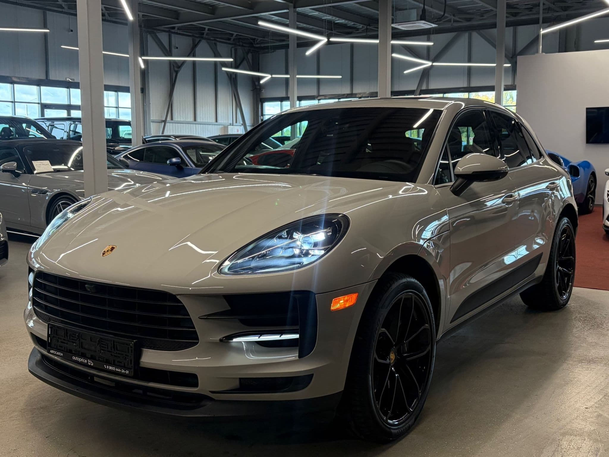 Porsche Macan - 1