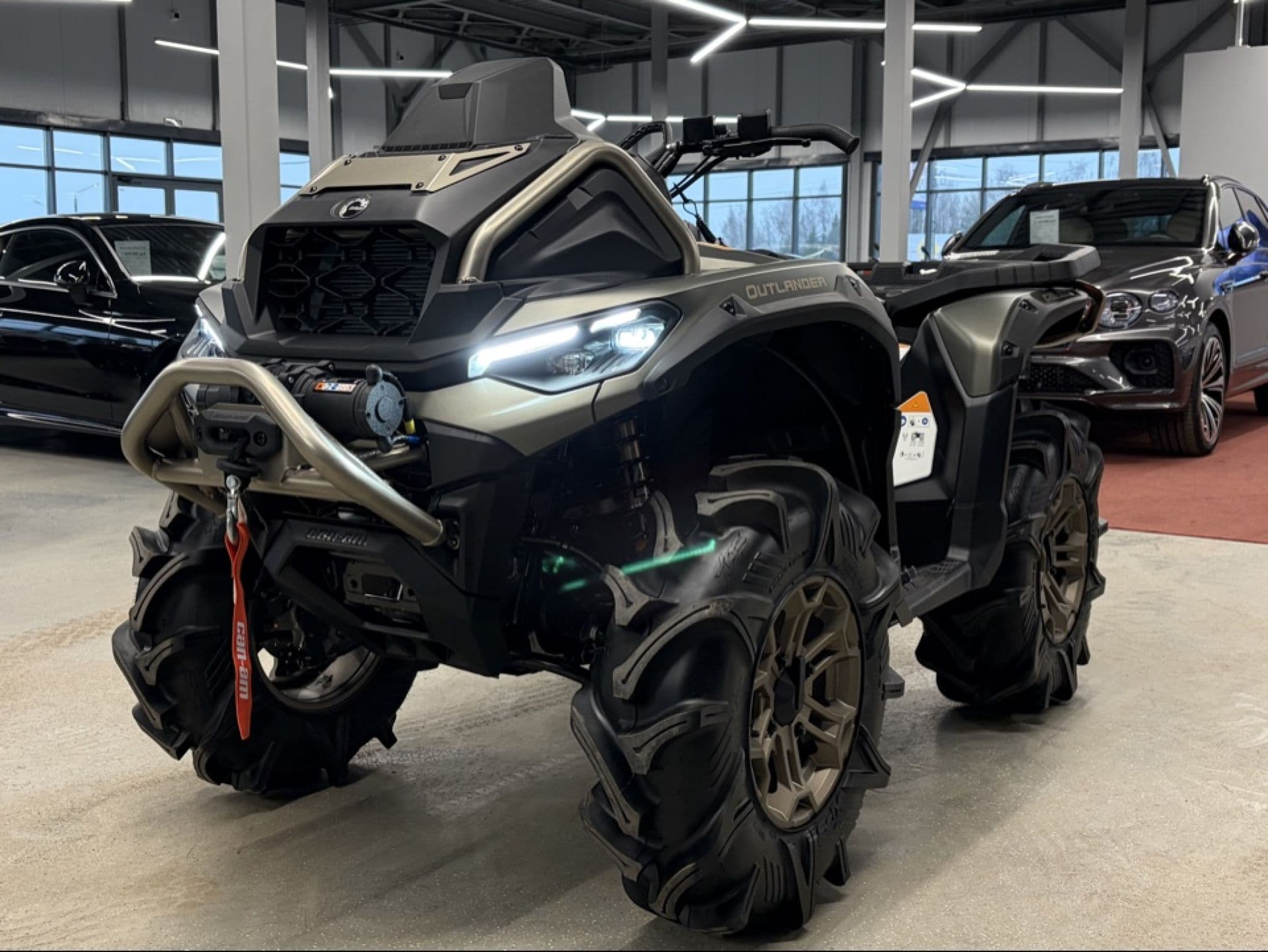 BRP Can-Am Outlander XMR 1000 EFI - 1