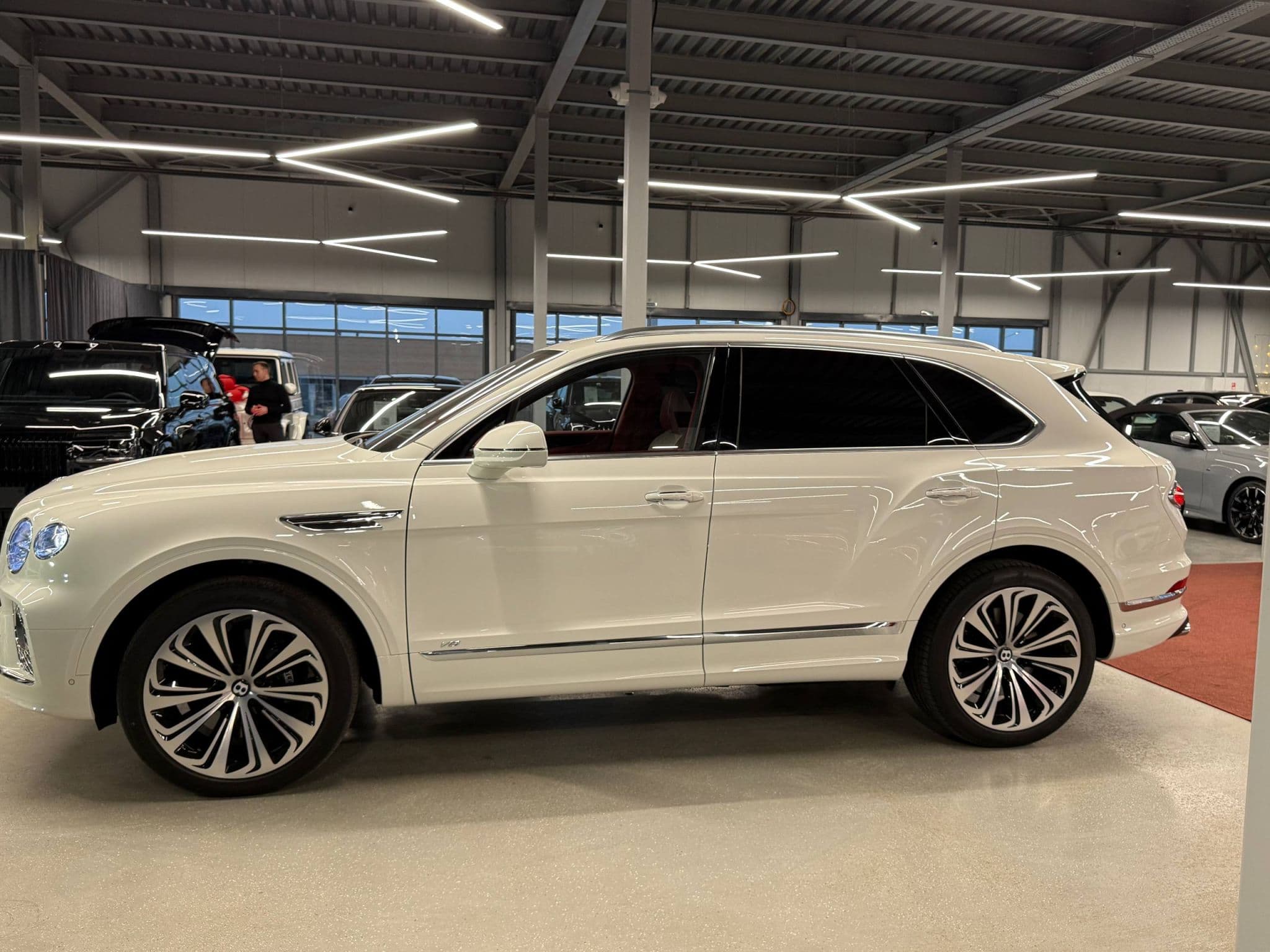 Bentley Bentayga - 4