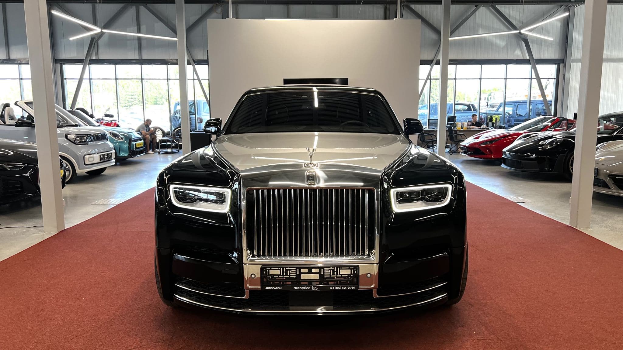 Rolls-Royce Phantom - 2