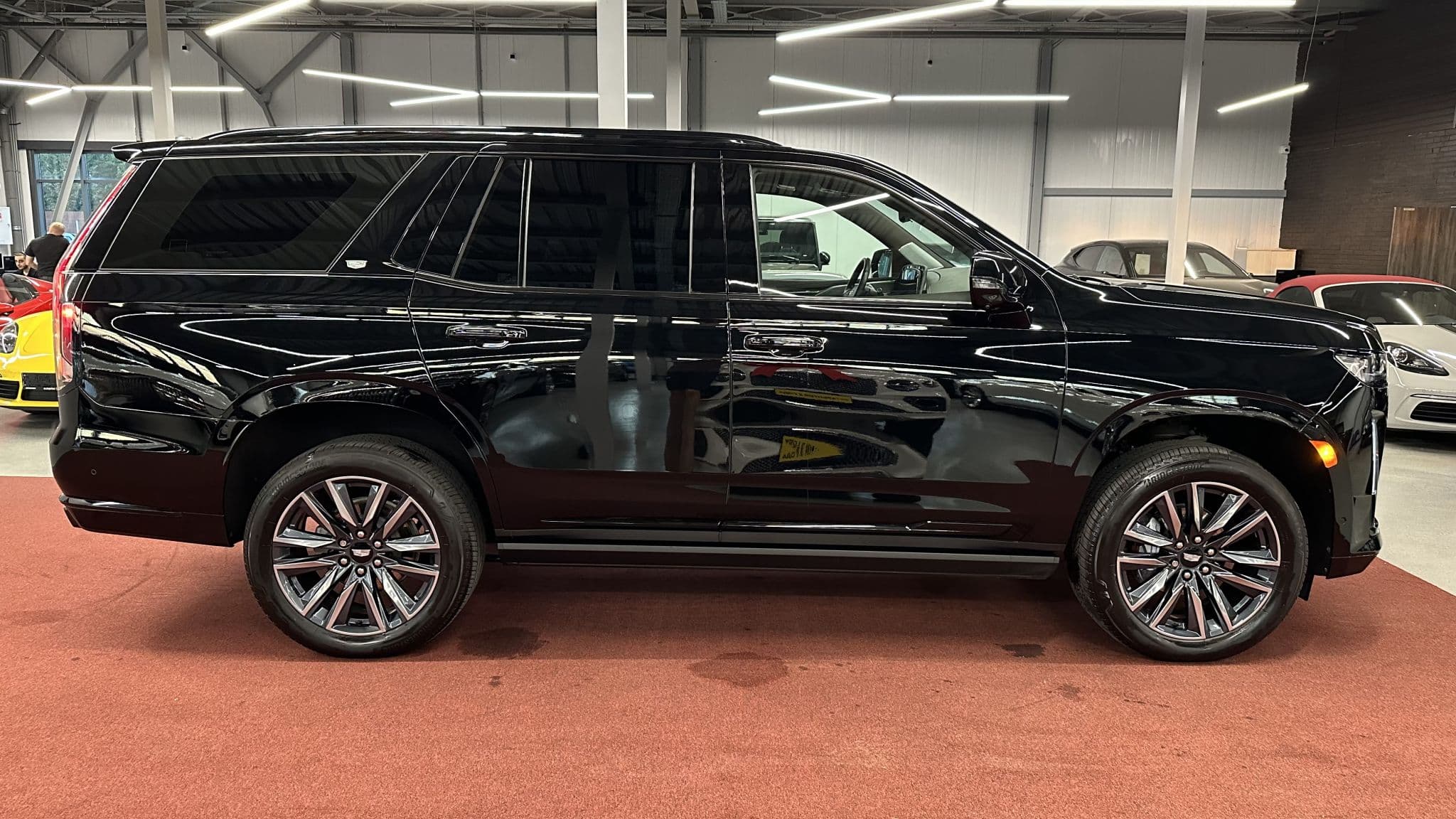 Cadillac Escalade - 4