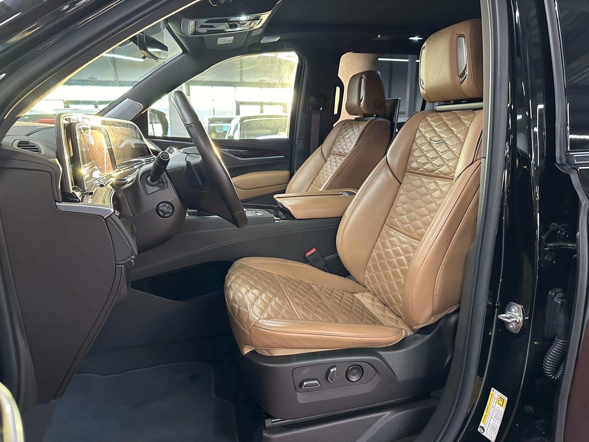 Cadillac Escalade - 5
