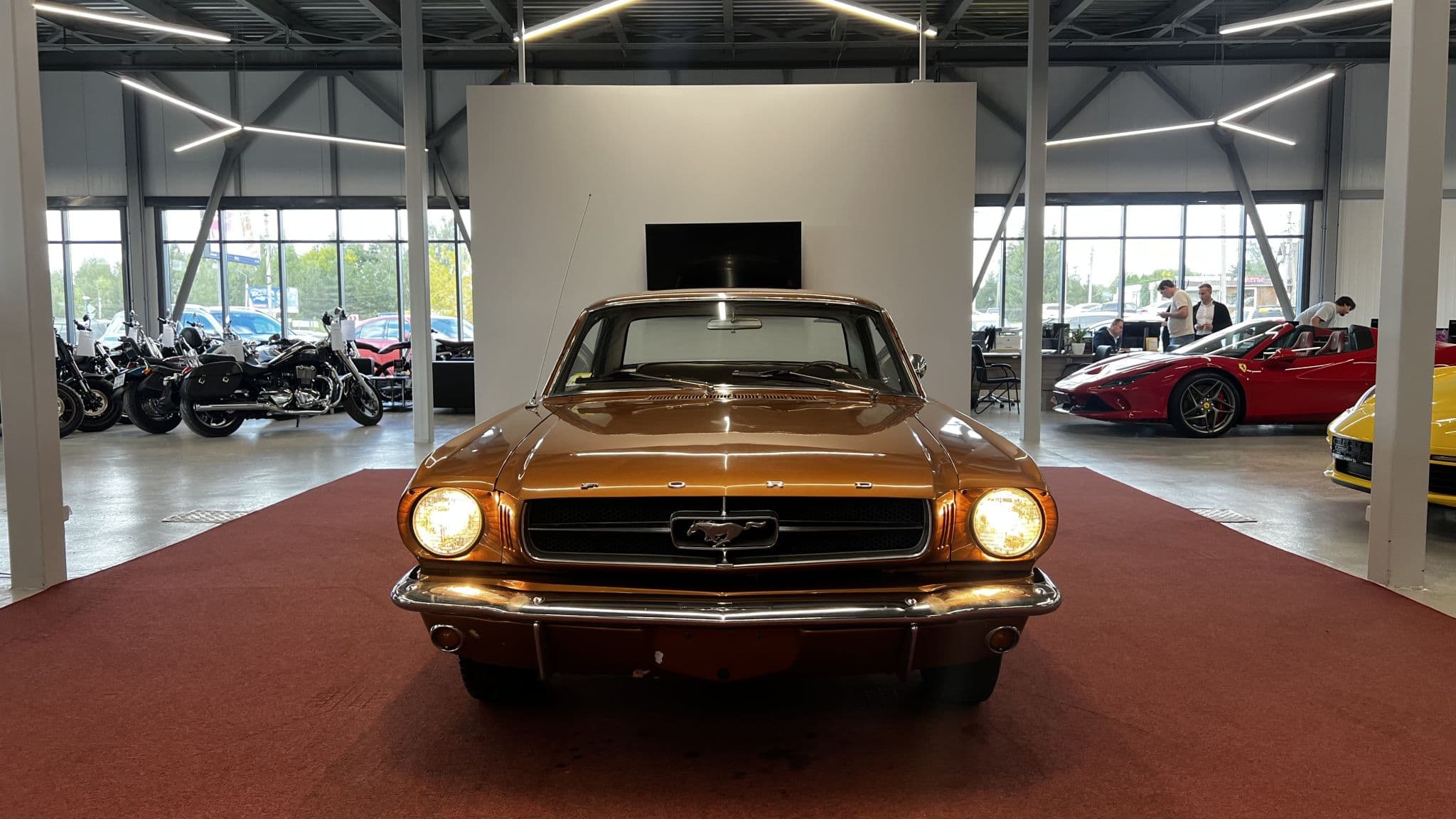 Ford Mustang - 2