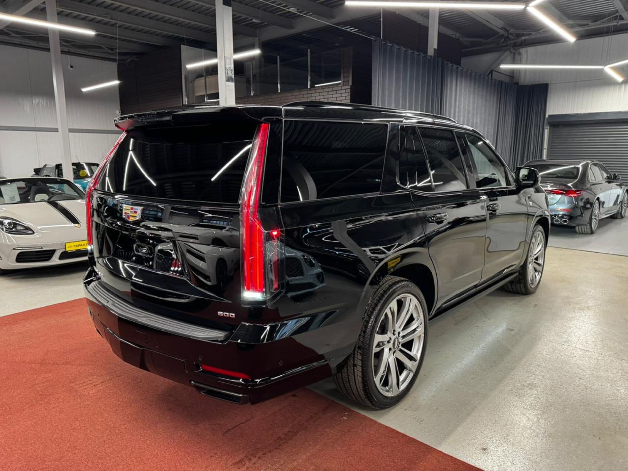 Cadillac Escalade - 3