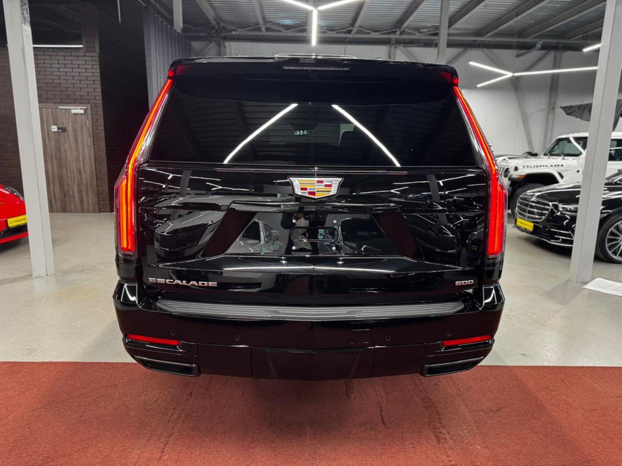 Cadillac Escalade - 4